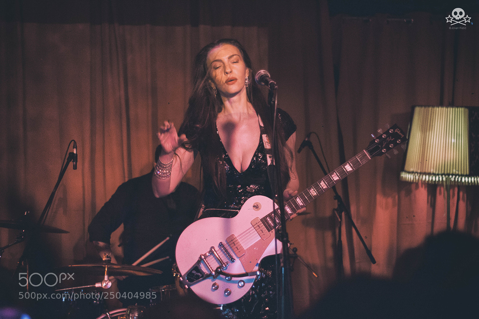 Canon EOS 550D (EOS Rebel T2i / EOS Kiss X4) sample photo. Chrysta bell in concert photography