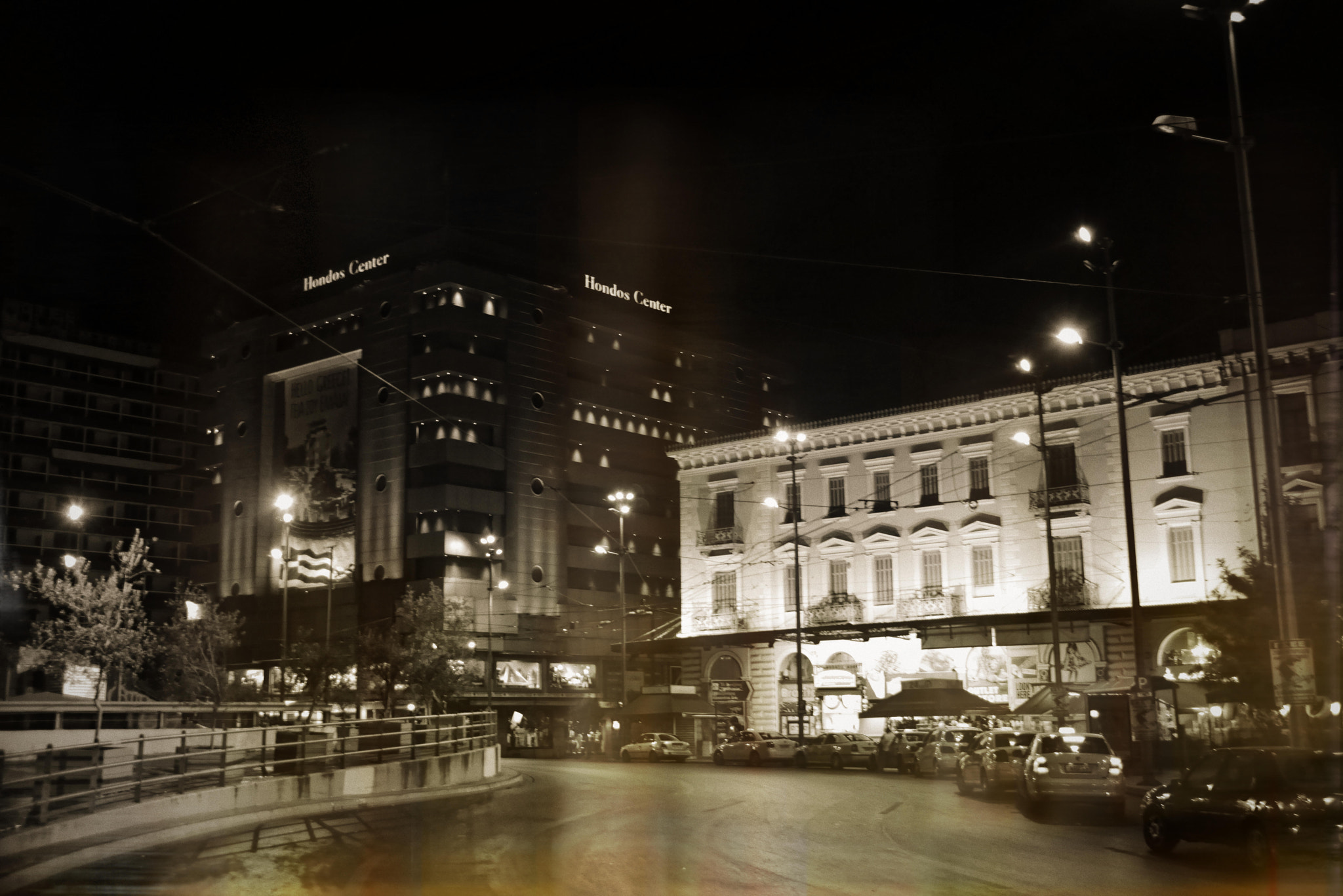 AF Zoom-Nikkor 28-105mm f/3.5-4.5D IF sample photo. Omonoia at night, greece 2017 photography