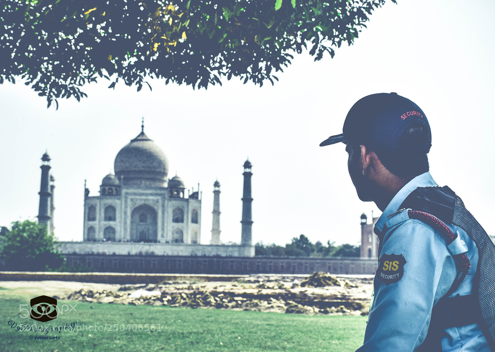 Nikon D5300 sample photo. The security guard photography