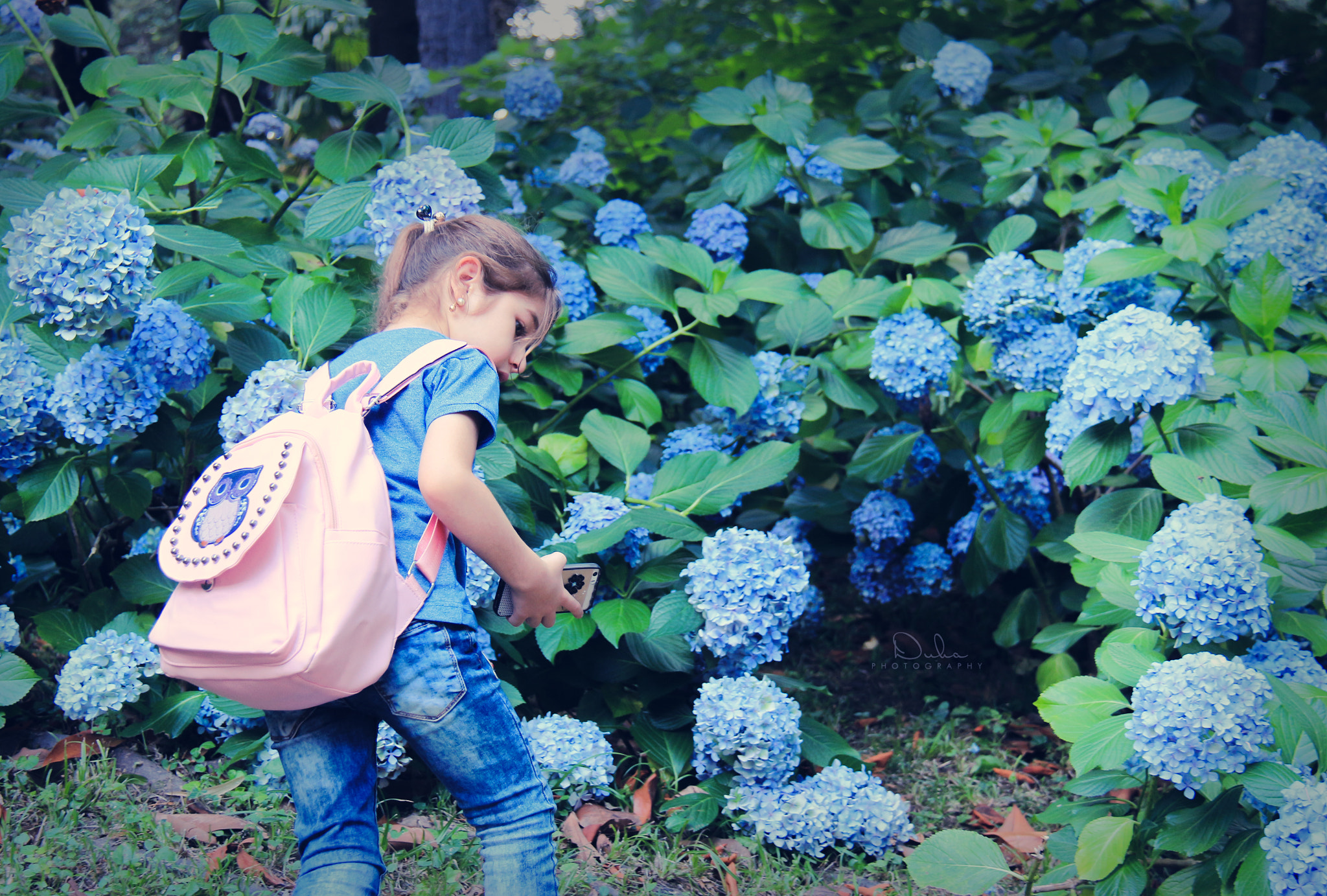 Canon EOS 650D (EOS Rebel T4i / EOS Kiss X6i) sample photo. Girl with hydrangia photography