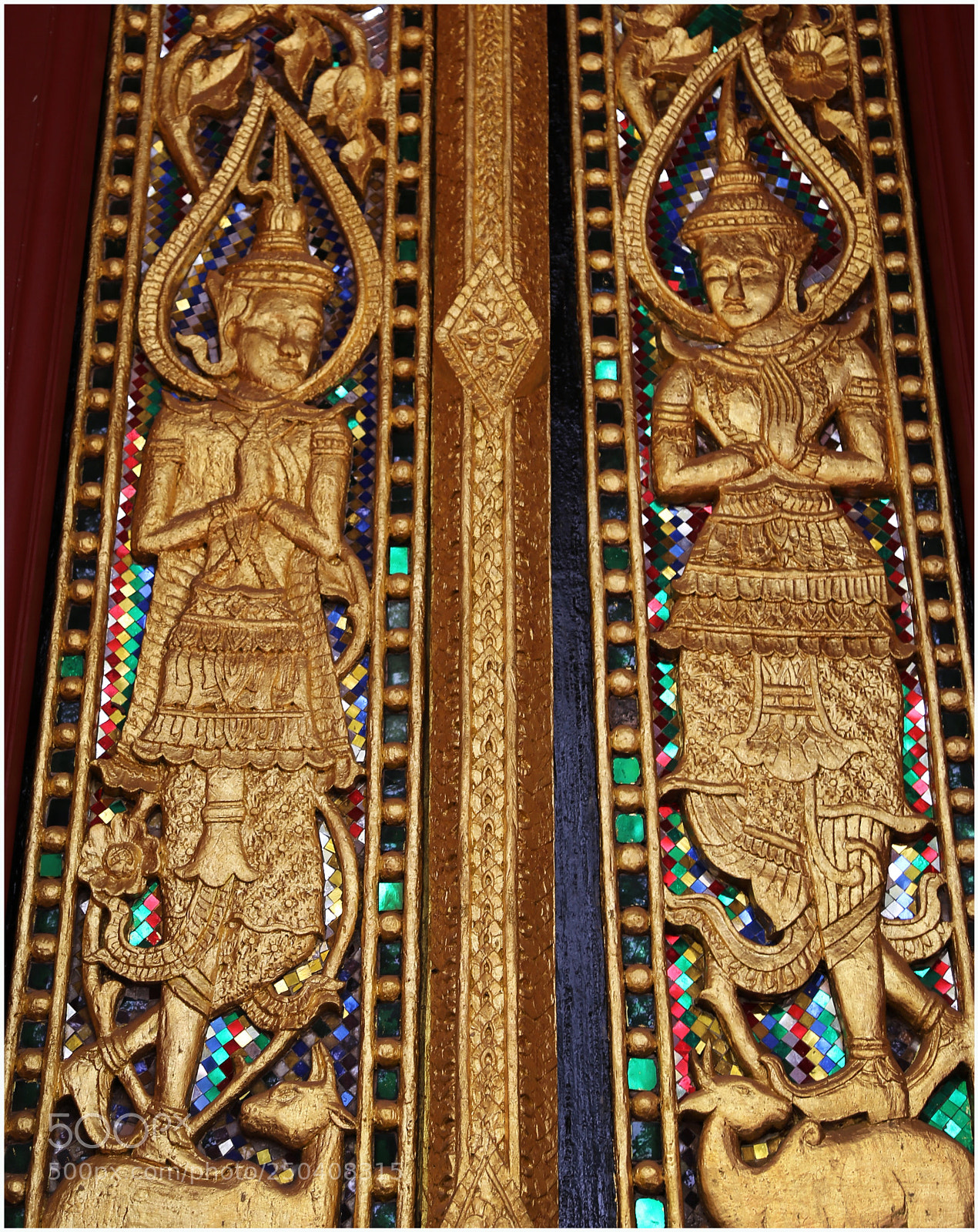 Canon EOS 6D + Canon EF 24-105mm F4L IS USM sample photo. Door at haw phra photography