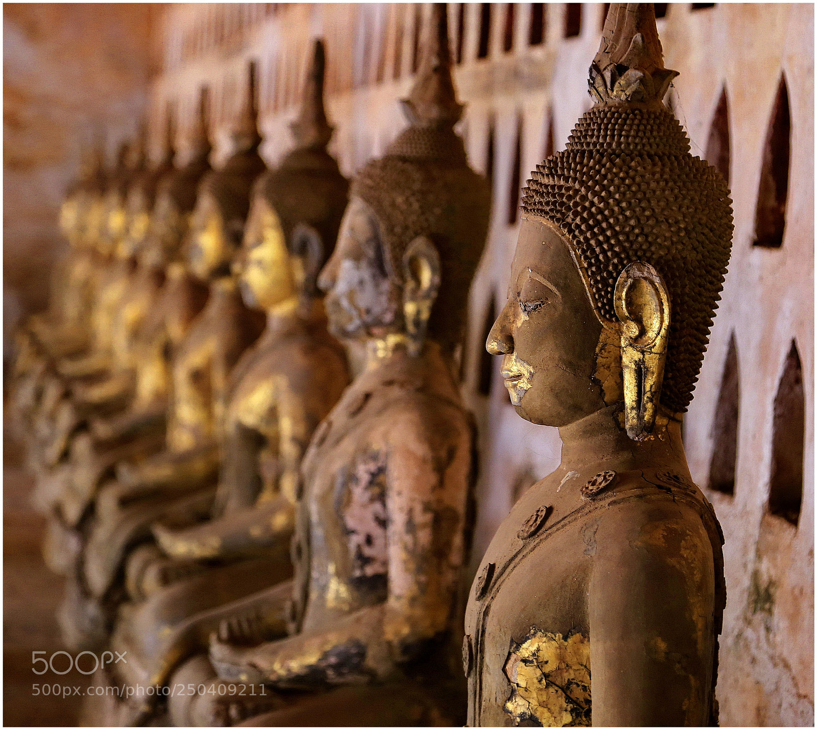 Canon EOS 6D + Canon EF 24-105mm F4L IS USM sample photo. Lines of buddah's wat photography