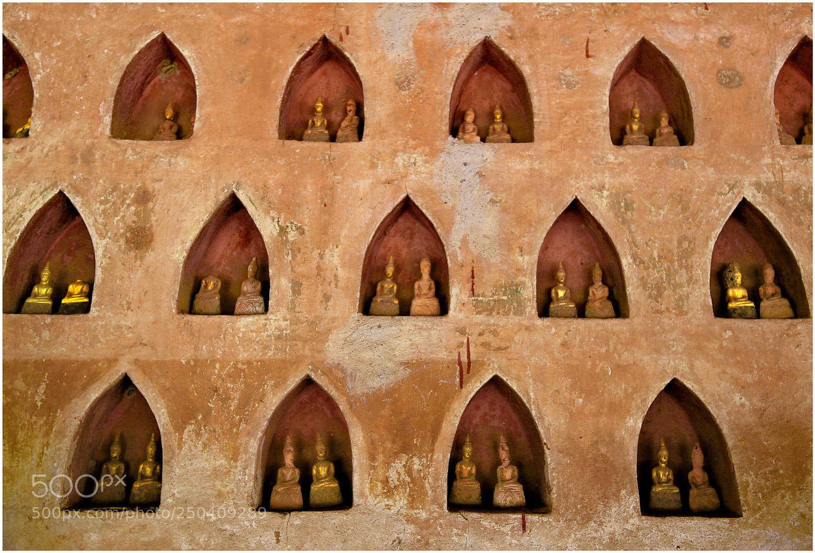 Canon EOS 6D + Canon EF 24-105mm F4L IS USM sample photo. Miniture buddah's at wat photography