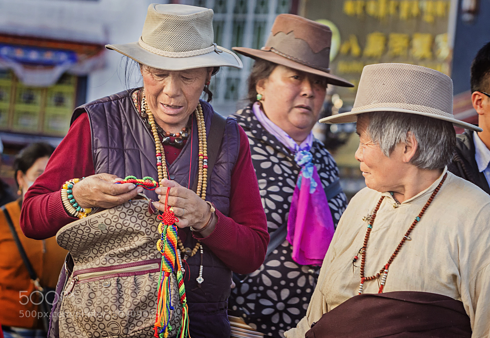 Canon EOS 600D (Rebel EOS T3i / EOS Kiss X5) sample photo. Tibetans photography