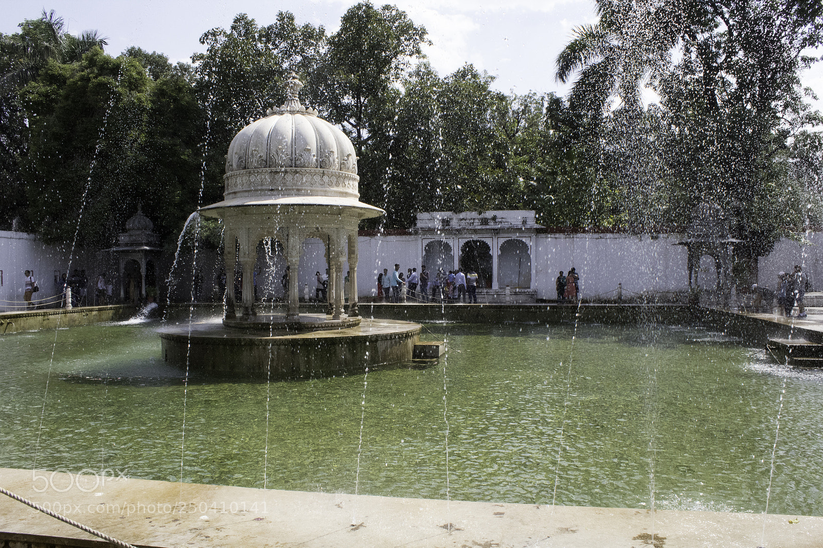 Canon EOS 1300D (EOS Rebel T6 / EOS Kiss X80) sample photo. Dome with double fountain photography