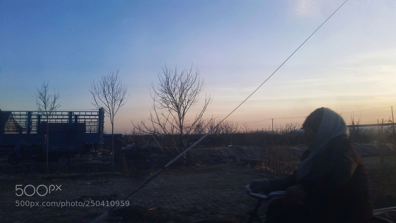 Samsung Galaxy S5 sample photo. The old woman rode photography