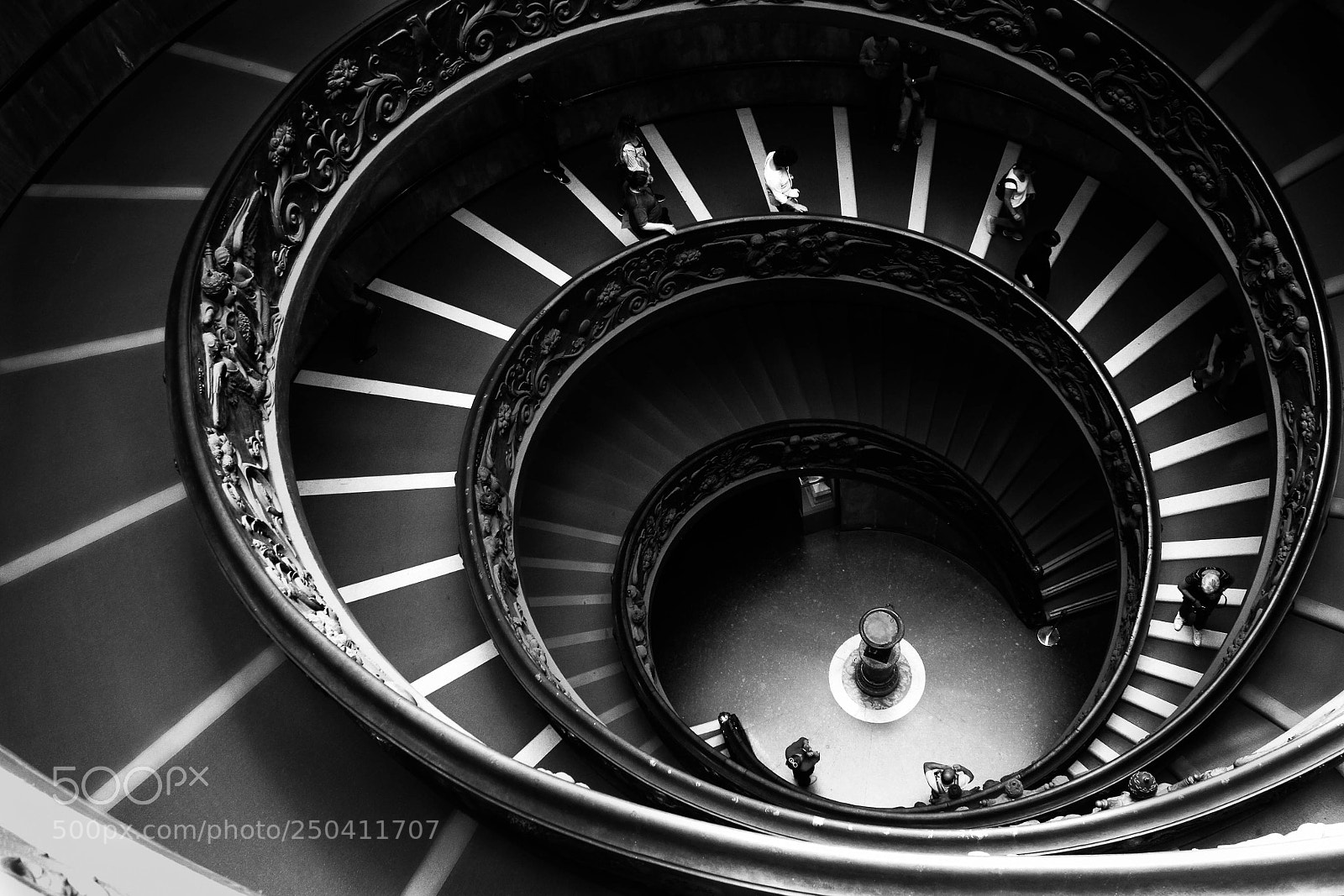 Canon EOS 500D (EOS Rebel T1i / EOS Kiss X3) sample photo. Head- spinning stairs photography