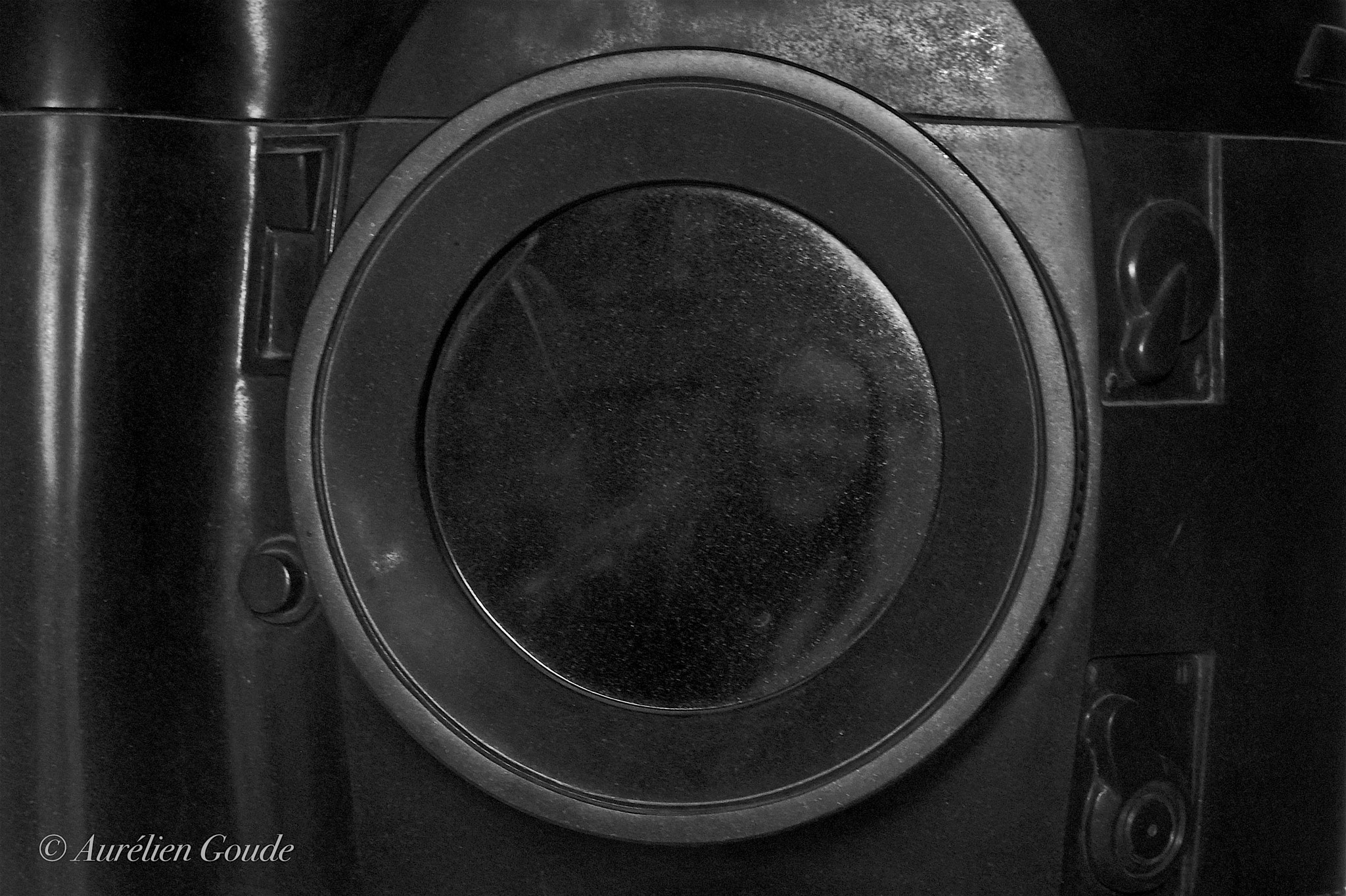 Nikon Coolpix P7700 sample photo. Le cimetière du père lachaise photography