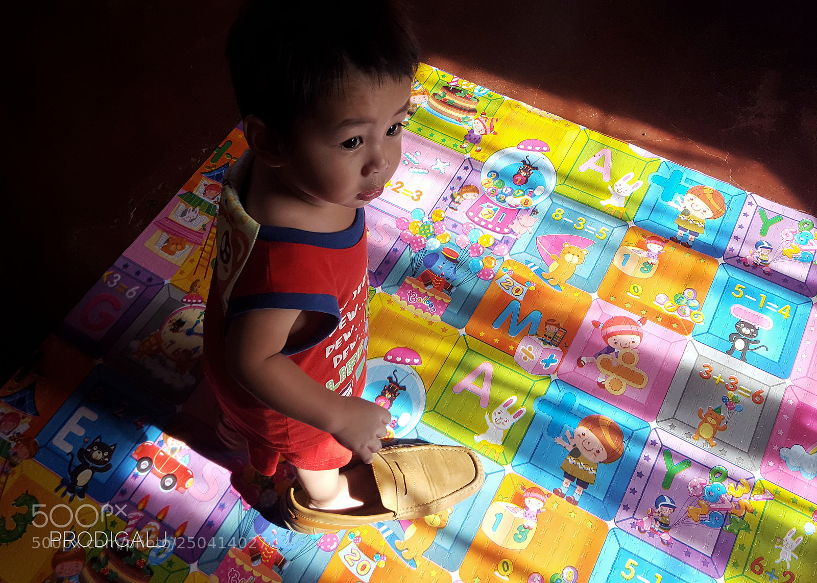 Samsung GALAXY S6 edge sample photo. Wearing daddy's shoes photography
