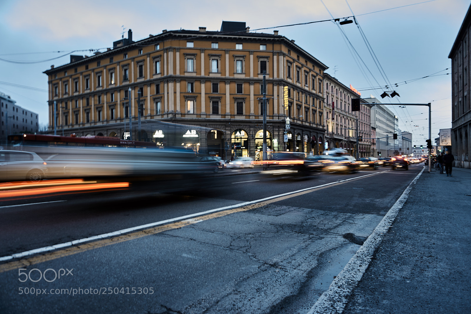 Sony a6000 sample photo. Busy city photography