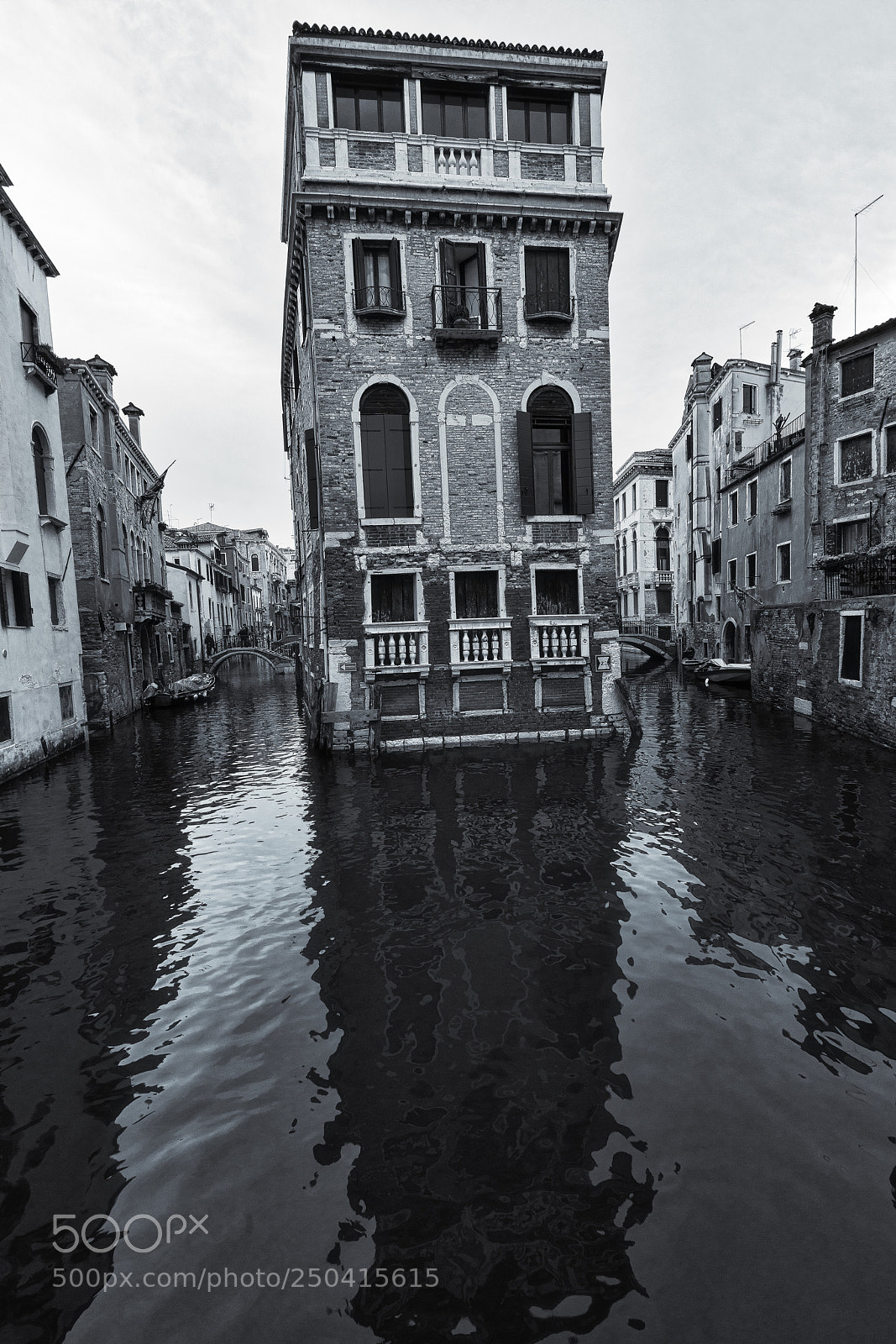 Sony a7R III sample photo. Venetian crossroads b&w photography