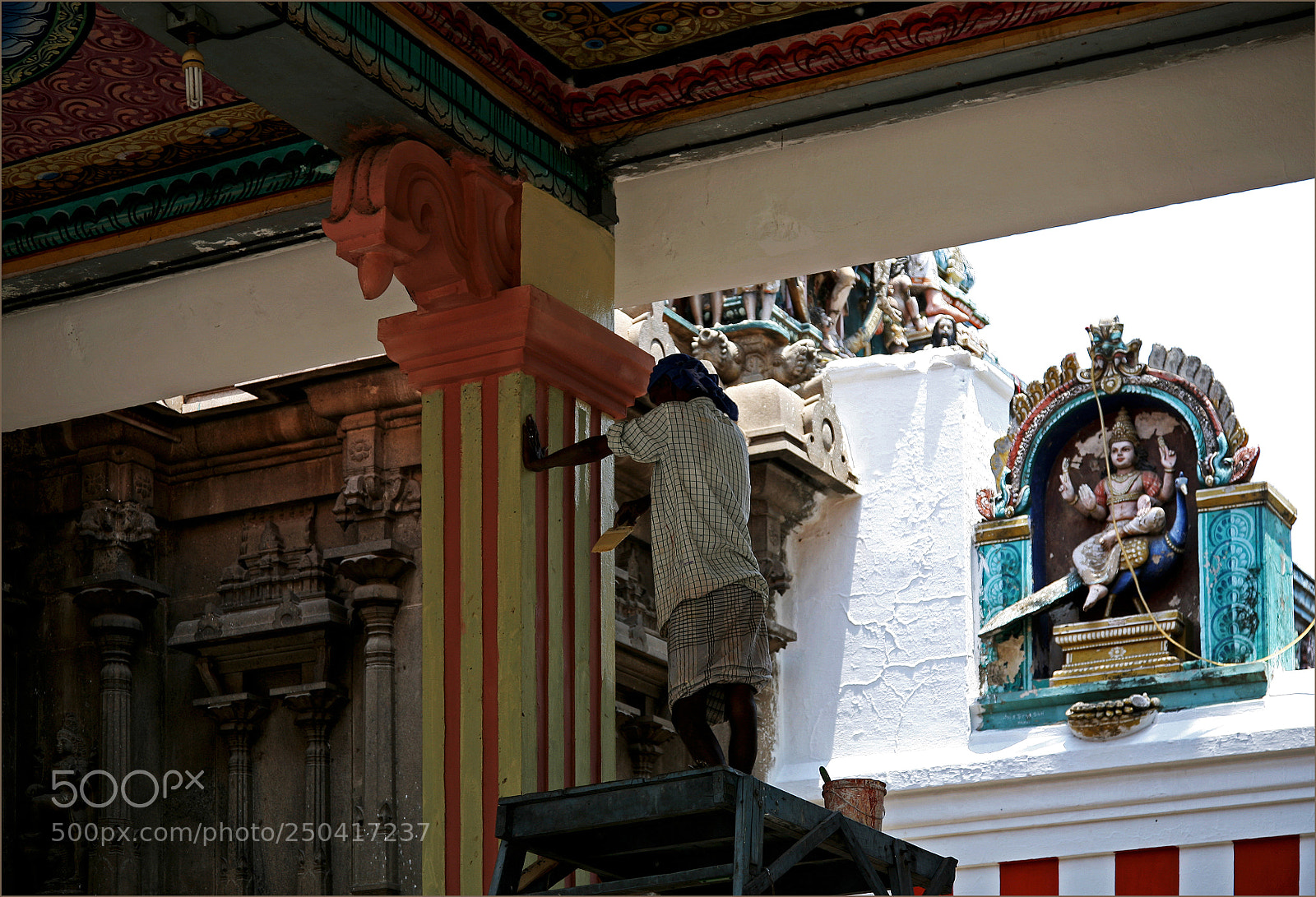 Canon EOS 5D sample photo. The painter in the photography