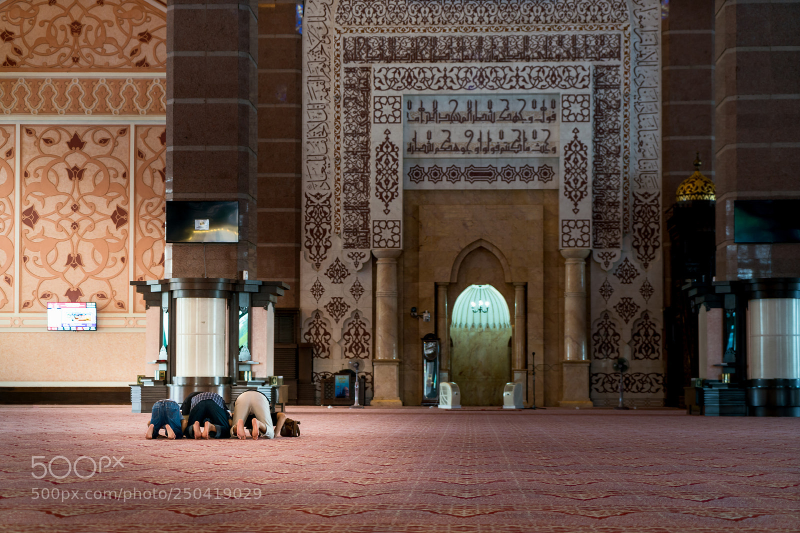 Sony a7R II sample photo. Group of religious muslim photography