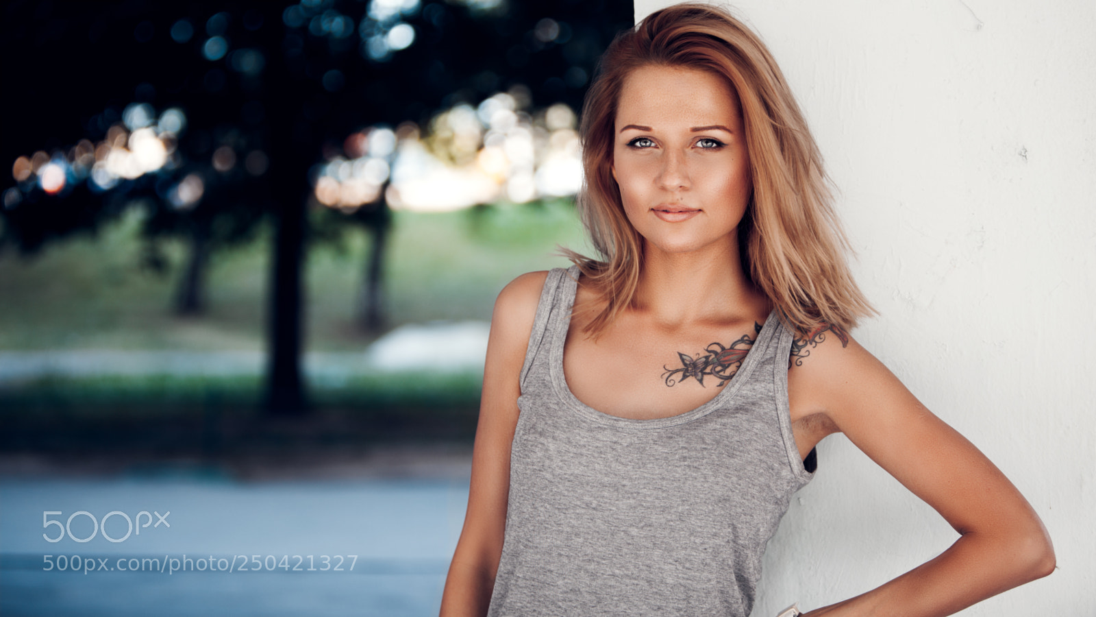Canon EOS 5D Mark II sample photo. Day at street photography