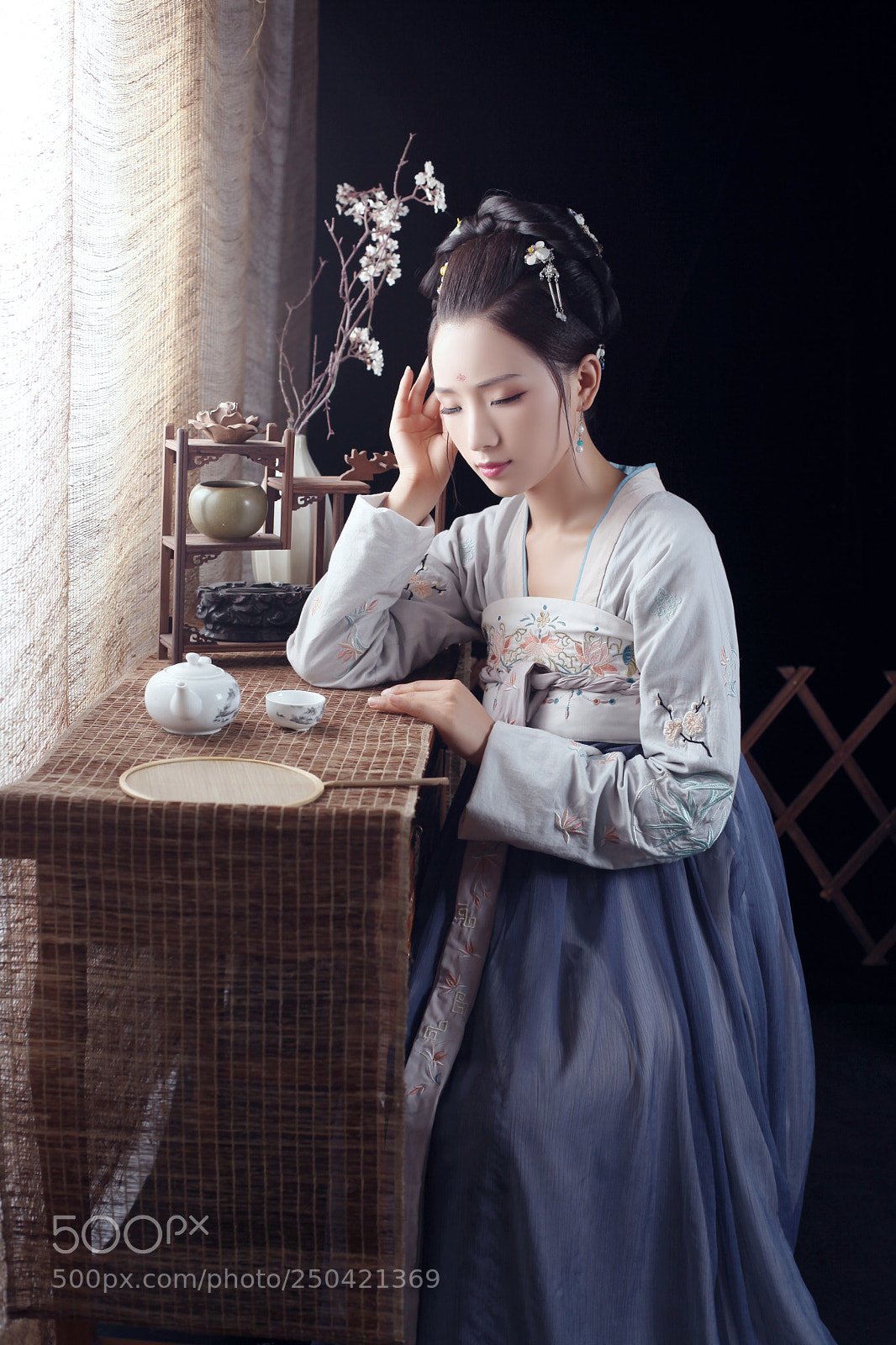Canon EOS 5D Mark II sample photo. Ancient costume_3 photography
