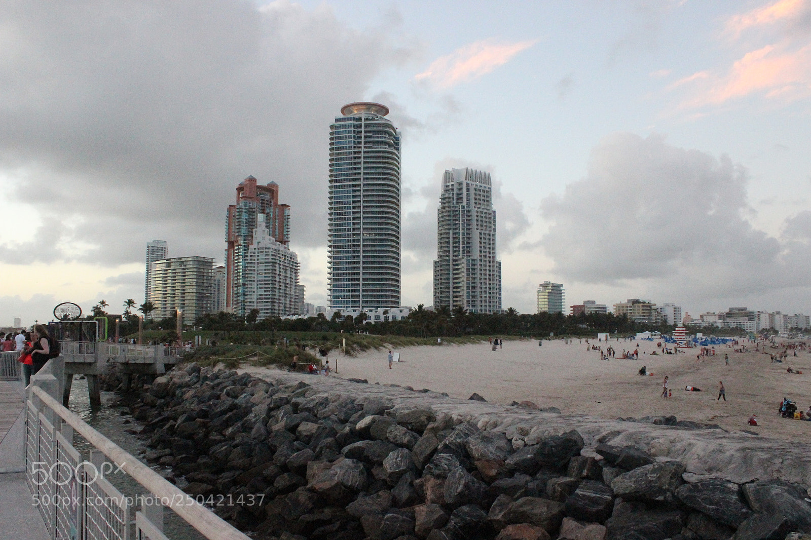 Canon EOS 600D (Rebel EOS T3i / EOS Kiss X5) sample photo. Miami skyline photography