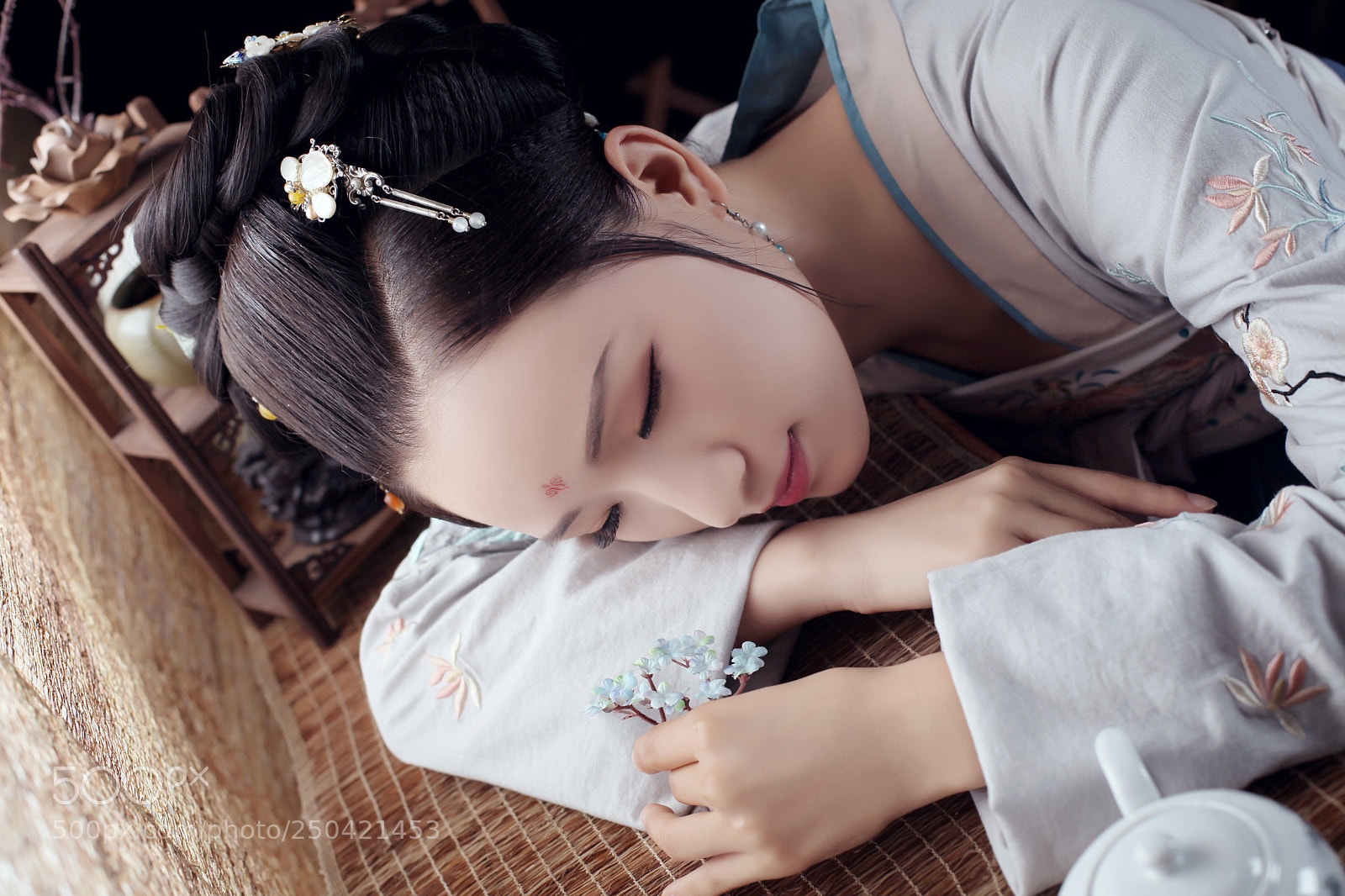 Canon EOS 5D Mark II sample photo. Ancient costume_5 photography