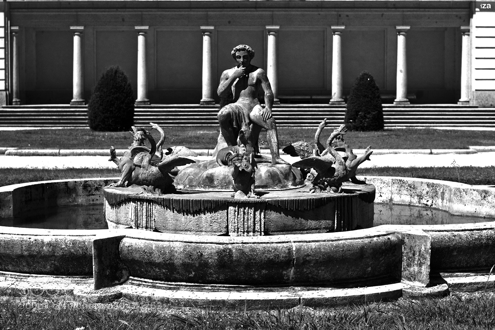 Canon EOS 450D (EOS Rebel XSi / EOS Kiss X2) sample photo. Royal fountain photography