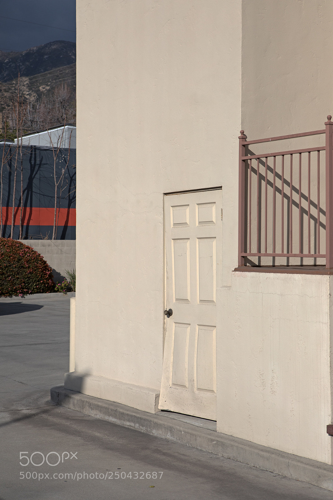 Canon EOS 5D Mark IV sample photo. Maligned door realty office photography