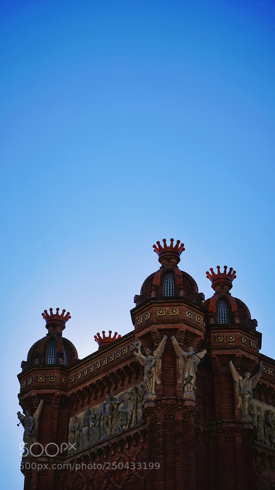 Sony a7 sample photo. Barcelona triumphal arch photography