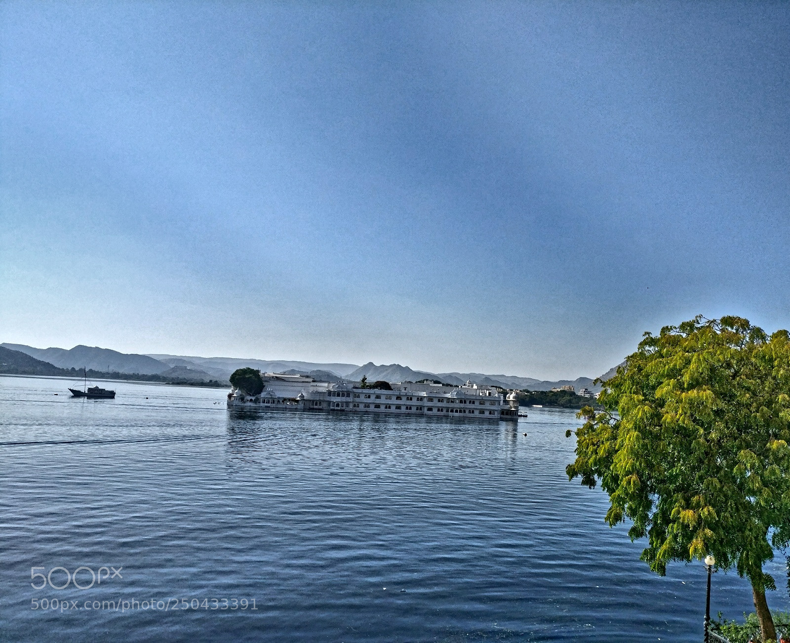 OnePlus A3003 sample photo. Udaipur lake palace photography