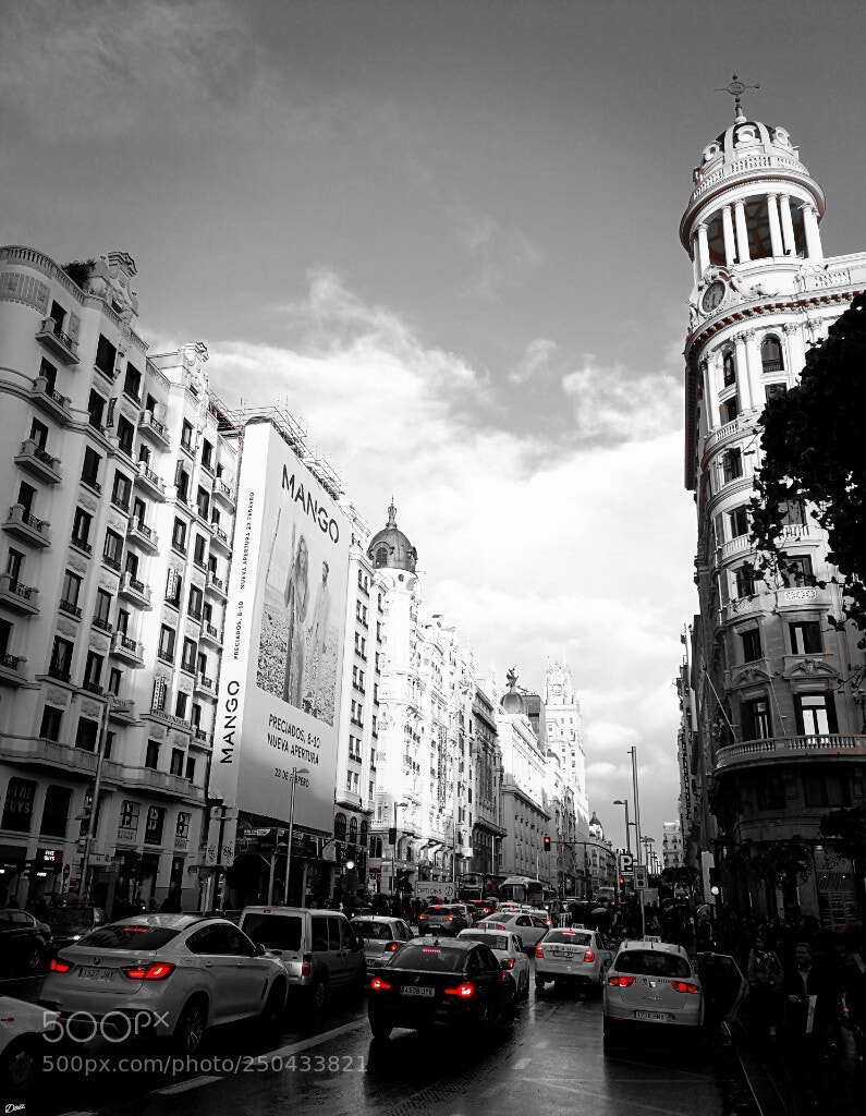 HUAWEI P10 sample photo. Gran vía. madrid. photography