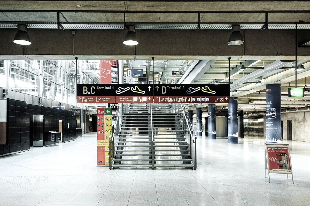 Fujifilm X-T1 sample photo. Leerraum/lost: stop'n go photography