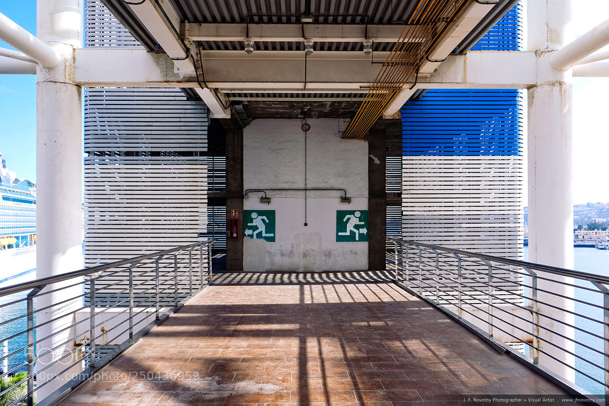 Fujifilm X-T1 sample photo. Leerraum lost run wherever photography