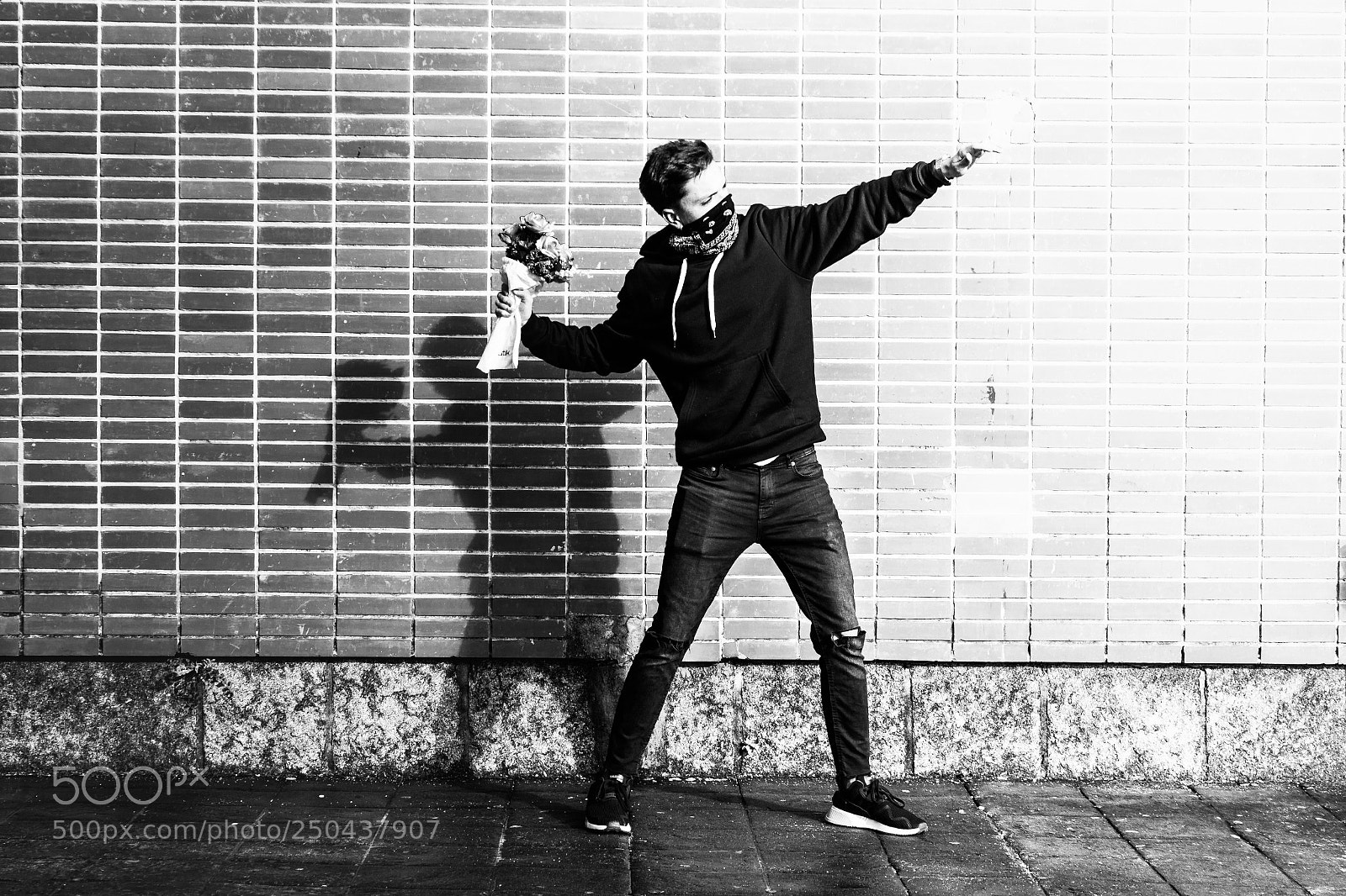 Canon EOS 550D (EOS Rebel T2i / EOS Kiss X4) sample photo. Flower thrower photography
