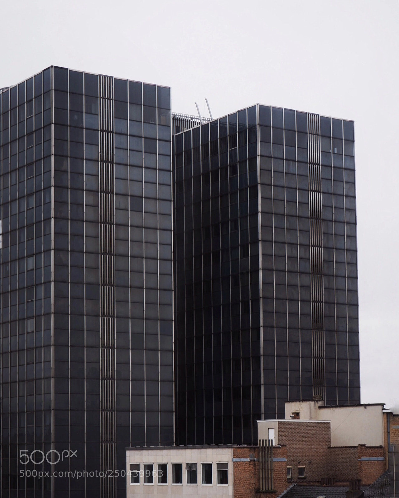 Olympus OM-D E-M10 II sample photo. Bleu noir building photography