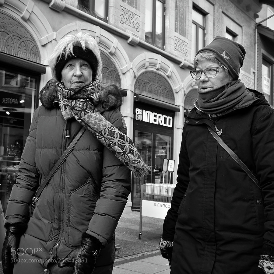 Fujifilm X-Pro2 sample photo. Friday shopping friends photography