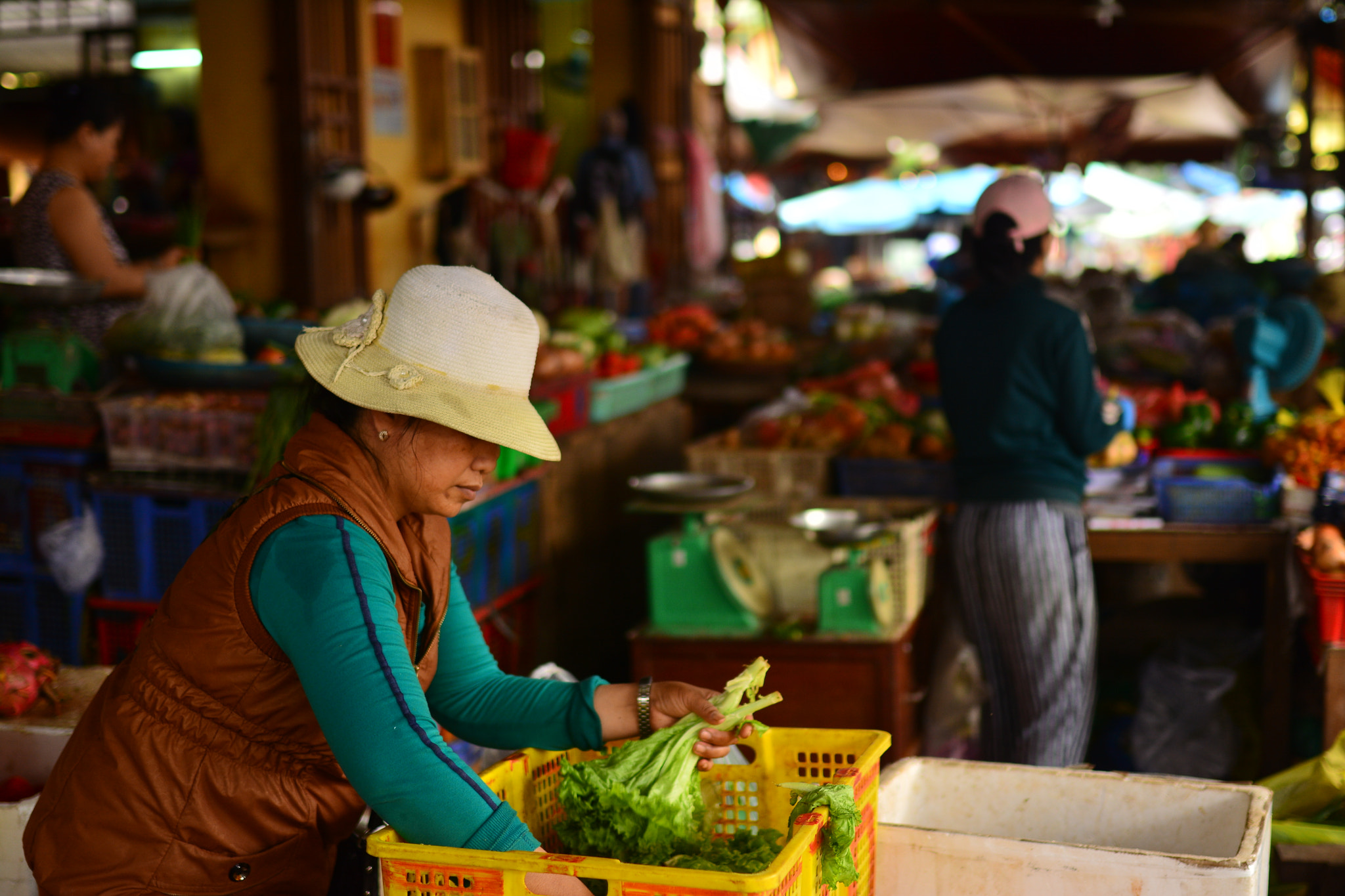 Nikon D7100 + Sigma 35mm F1.4 DG HSM Art sample photo. 菜市一角 photography