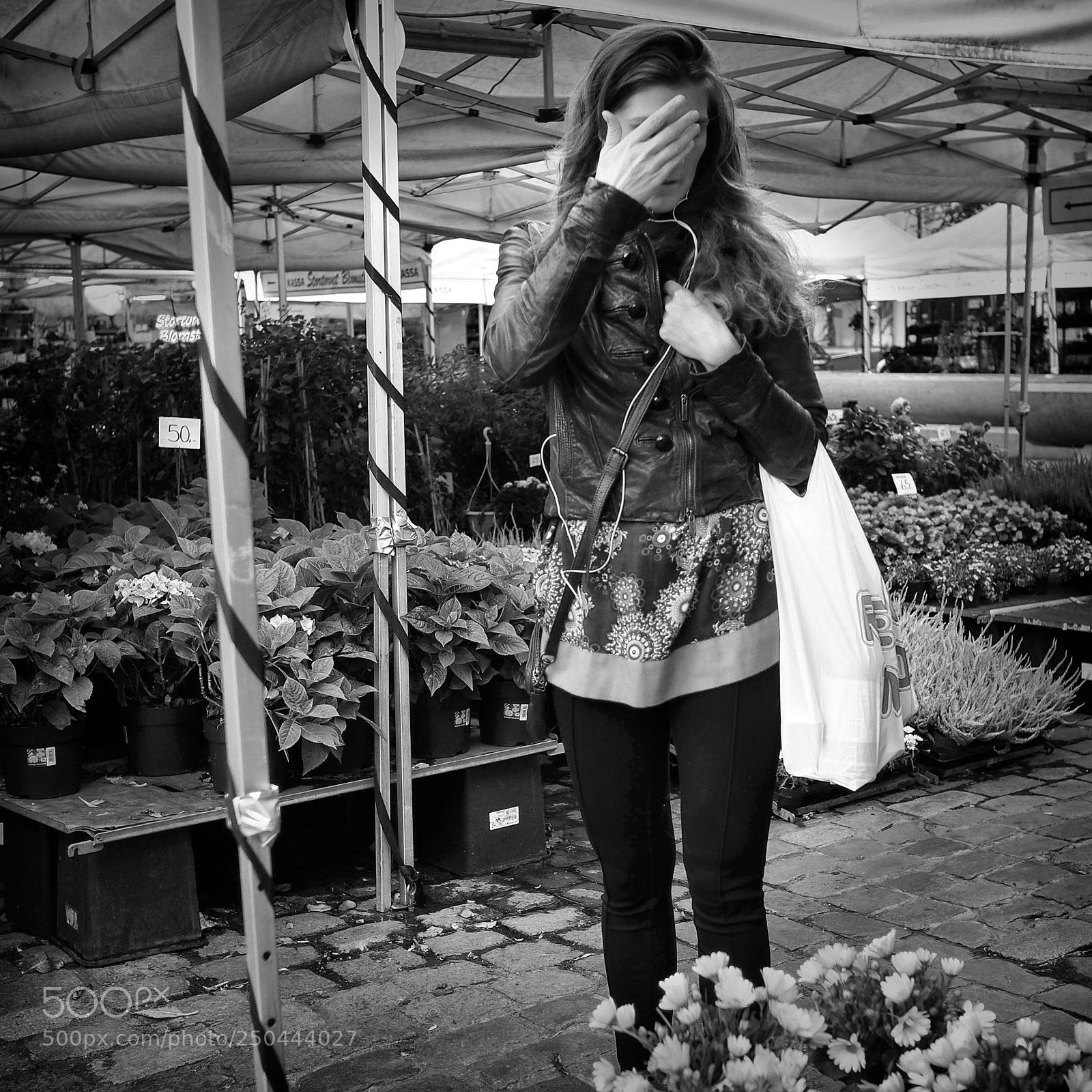 Olympus OM-D E-M10 II sample photo. Flower market photography