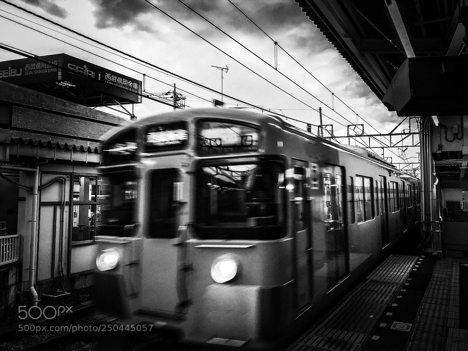 Apple iPhone 7 sample photo. 電車 photography