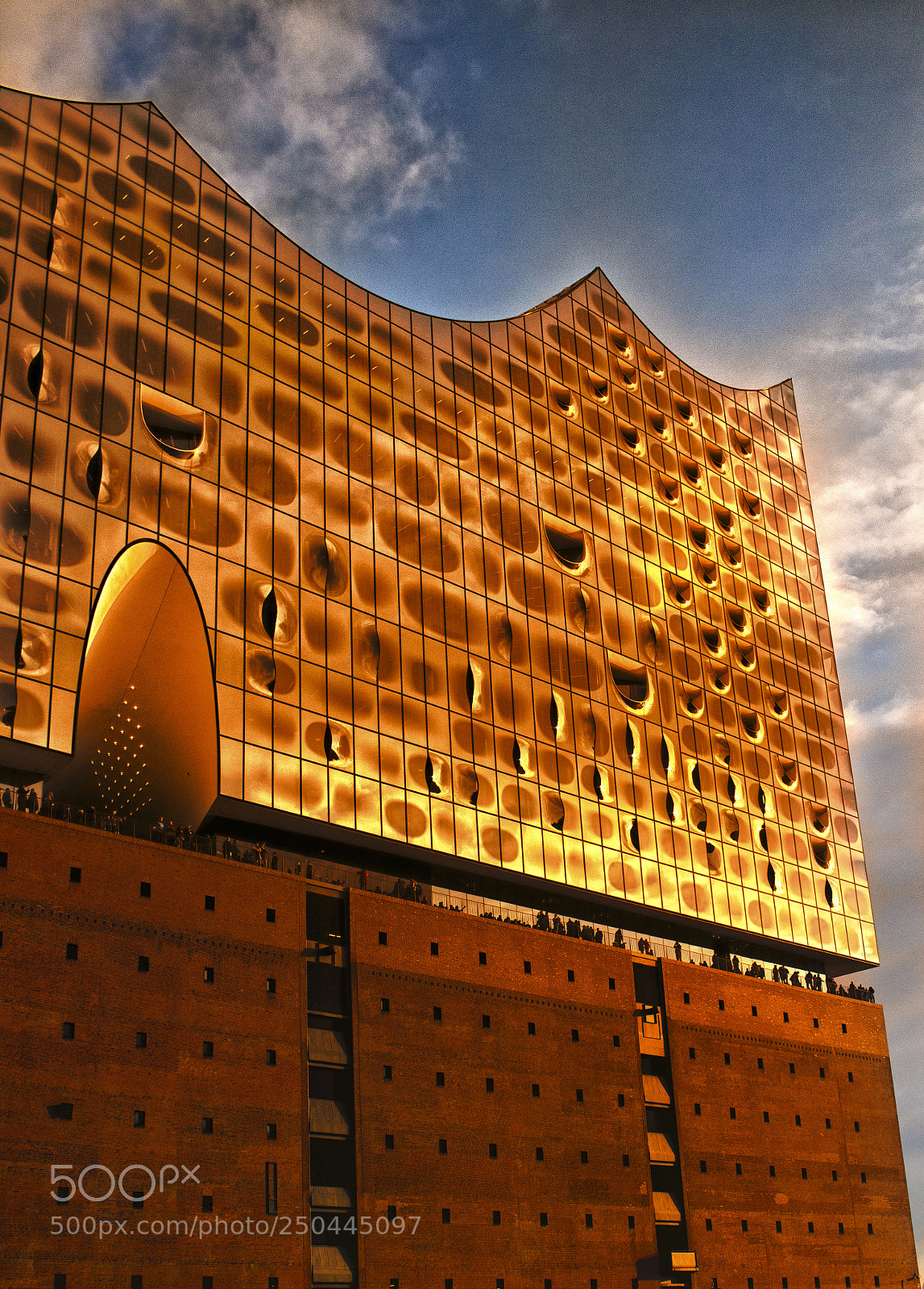 Canon EOS 700D (EOS Rebel T5i / EOS Kiss X7i) sample photo. Elbphilharmonie hdr photography