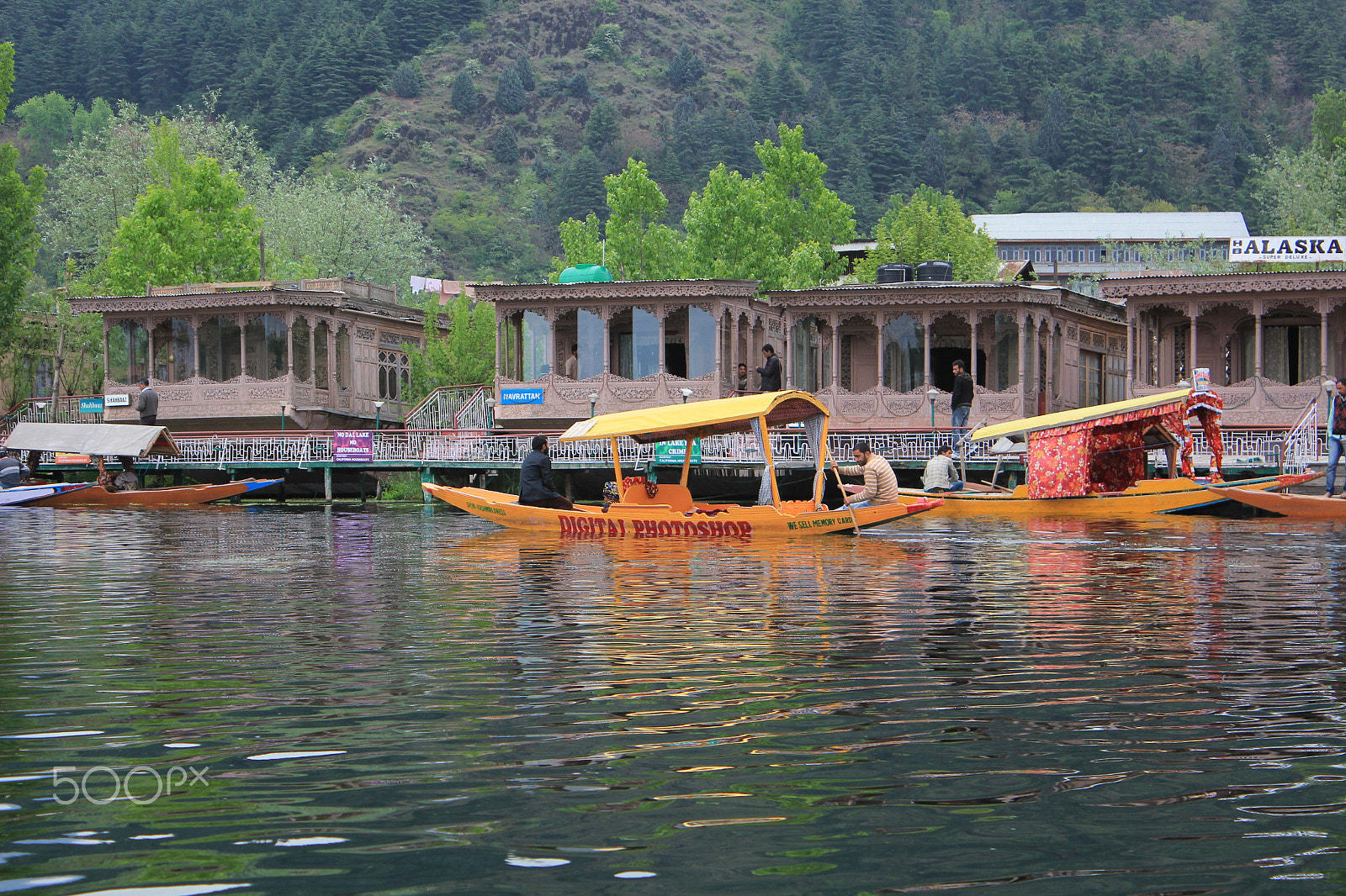 Canon EOS 550D (EOS Rebel T2i / EOS Kiss X4) sample photo. House boats(img_0101) photography