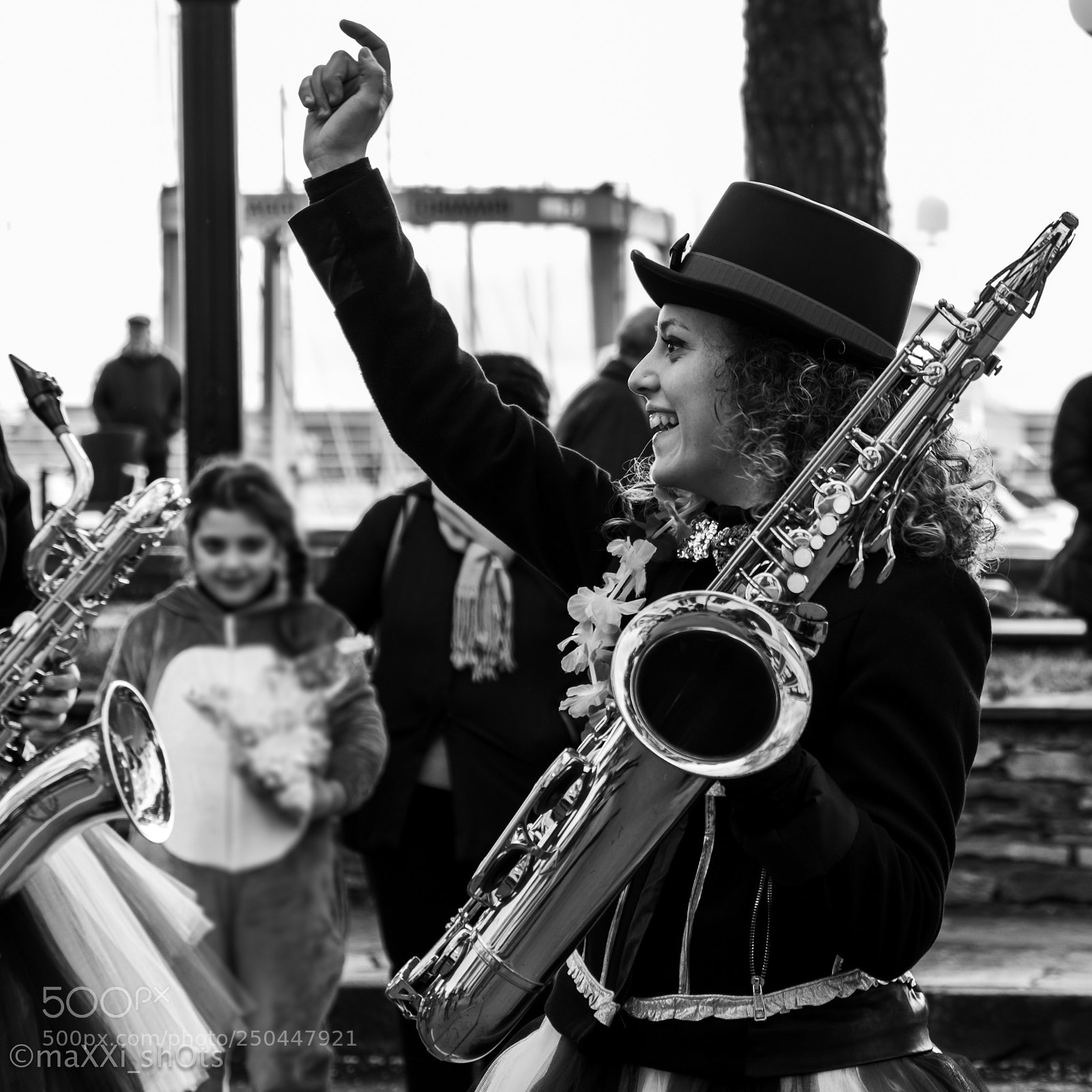 Fujifilm X-T20 sample photo. Streetband girl #joy photography