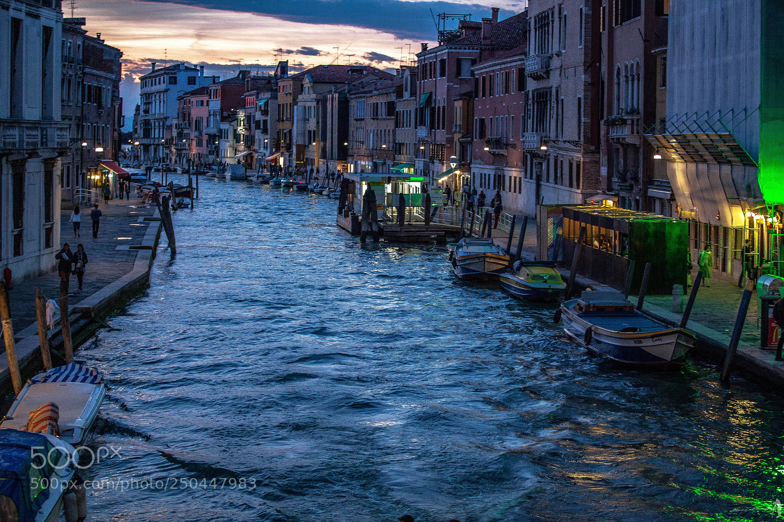 Canon EOS 5D Mark II sample photo. Tra le vie veneziane photography