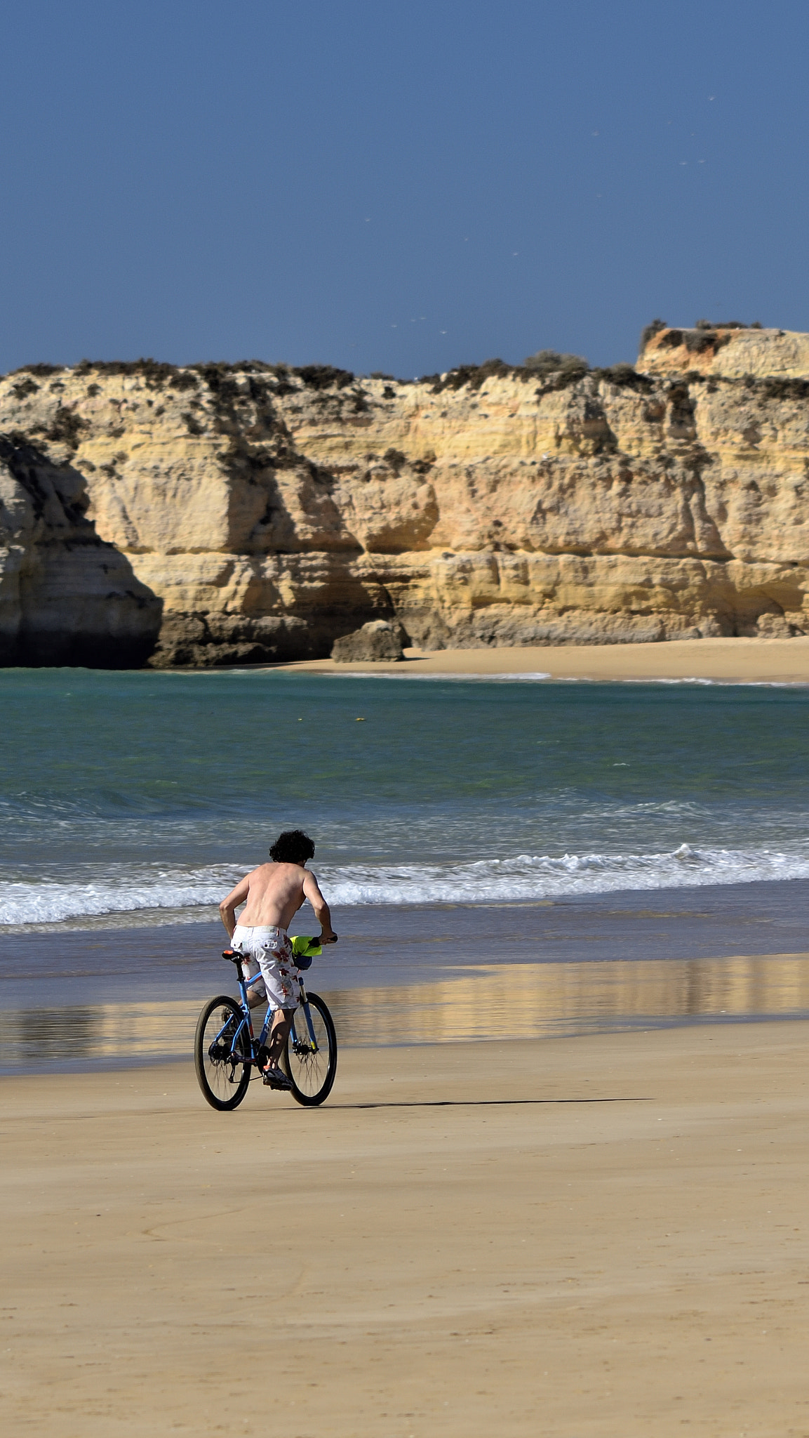 Nikon D7000 + AF Nikkor 70-210mm f/4-5.6 sample photo. Inês no surf (praia da rocha portimão) () photography