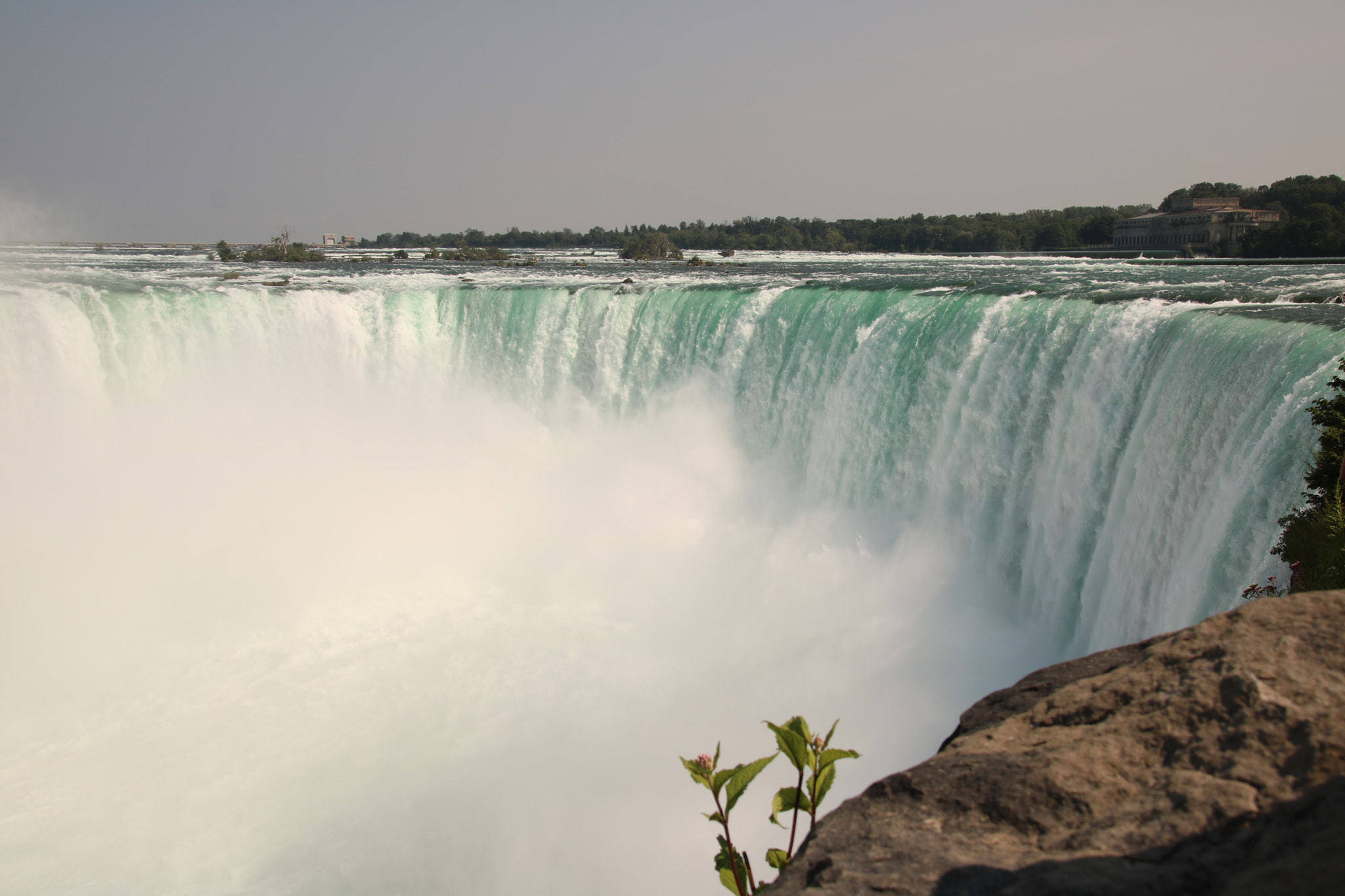 Canon EOS 750D (EOS Rebel T6i / EOS Kiss X8i) sample photo. La puissance des niagara falls photography