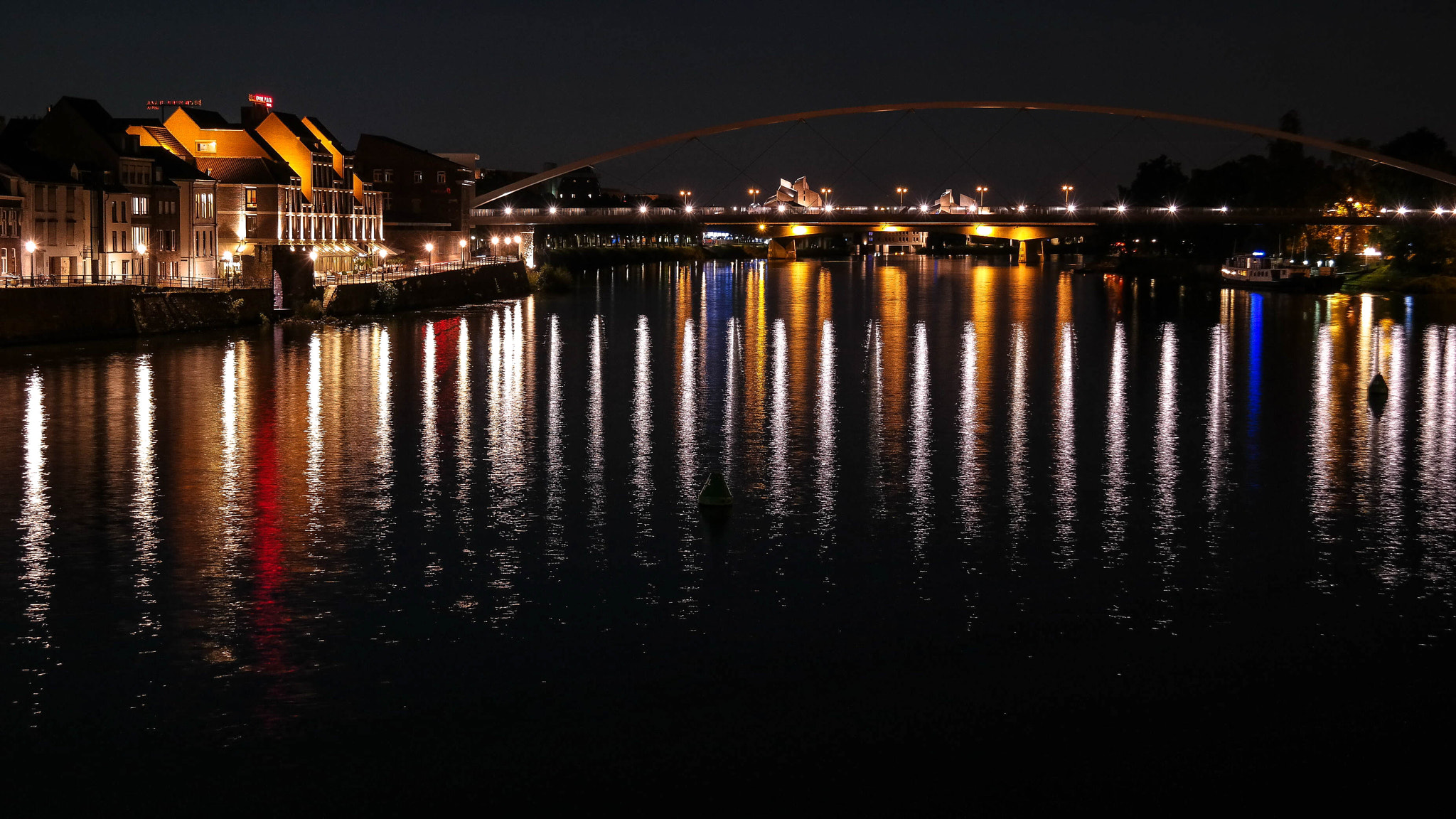 Samsung NX300M sample photo. Reflections on the maas photography
