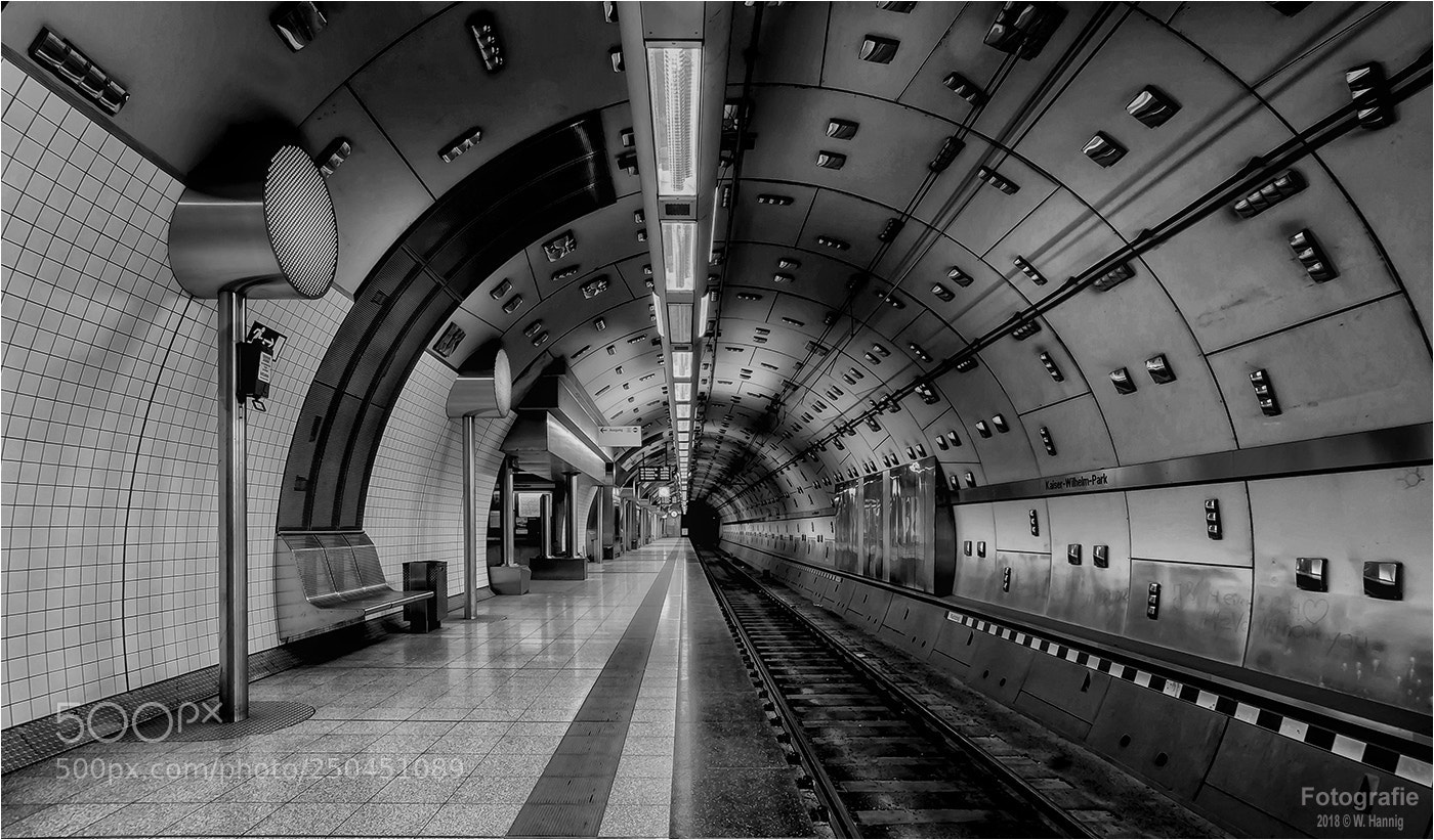 Sony Alpha DSLR-A350 sample photo. U bahn photography