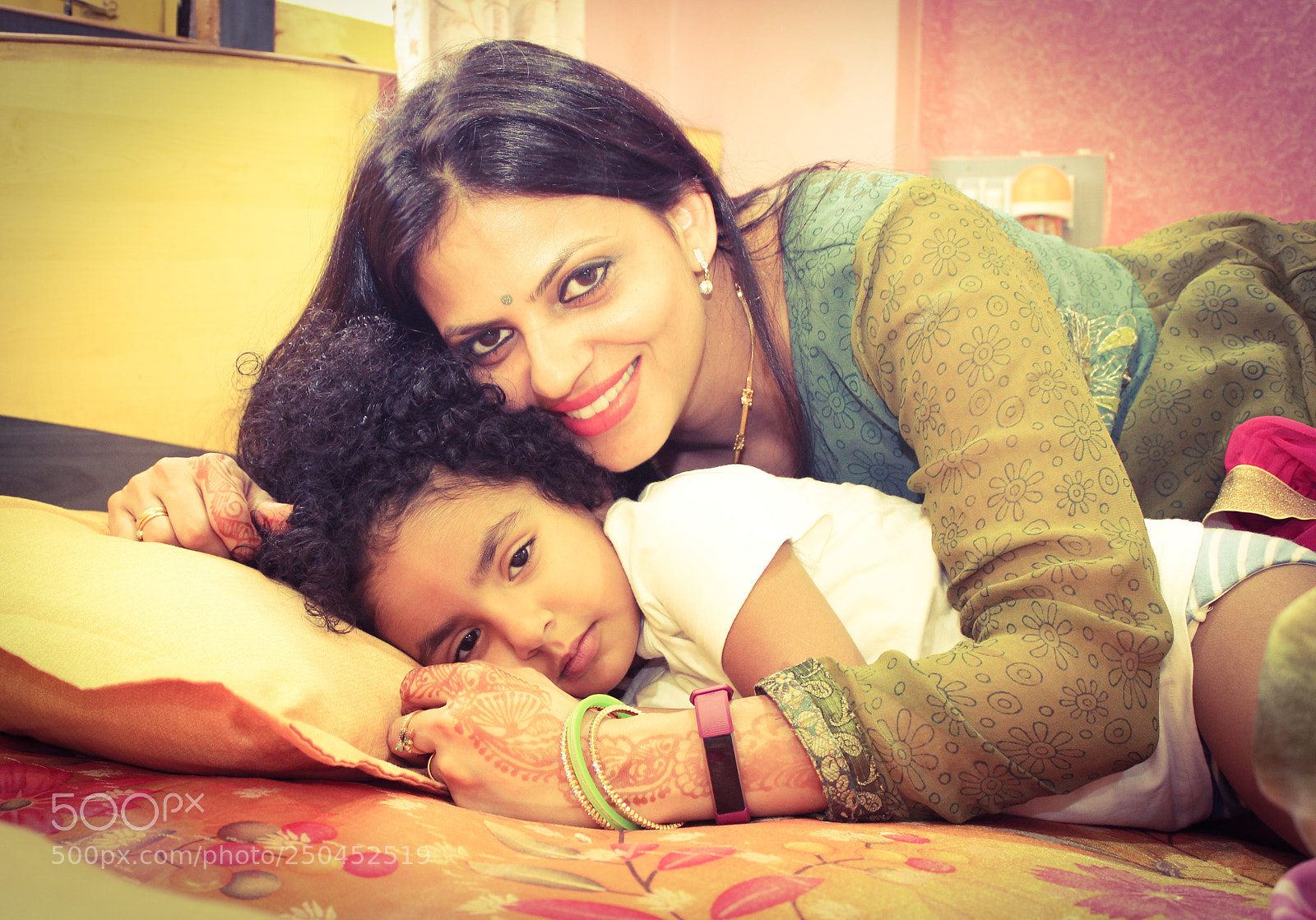 Canon EOS 600D (Rebel EOS T3i / EOS Kiss X5) sample photo. Mother & daughter love photography
