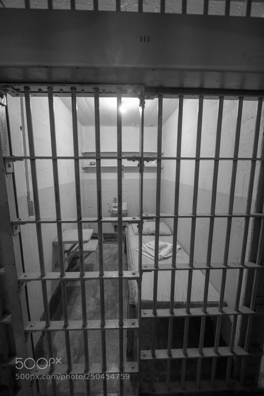 Canon EOS 600D (Rebel EOS T3i / EOS Kiss X5) sample photo. Cell in jail photography