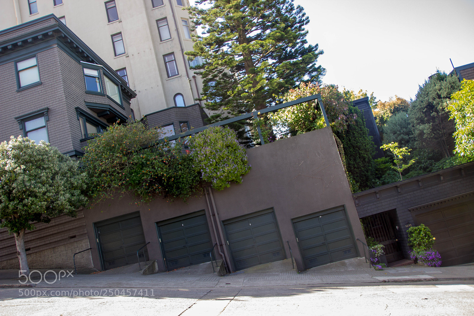 Canon EOS 600D (Rebel EOS T3i / EOS Kiss X5) sample photo. Crooked parking spots photography