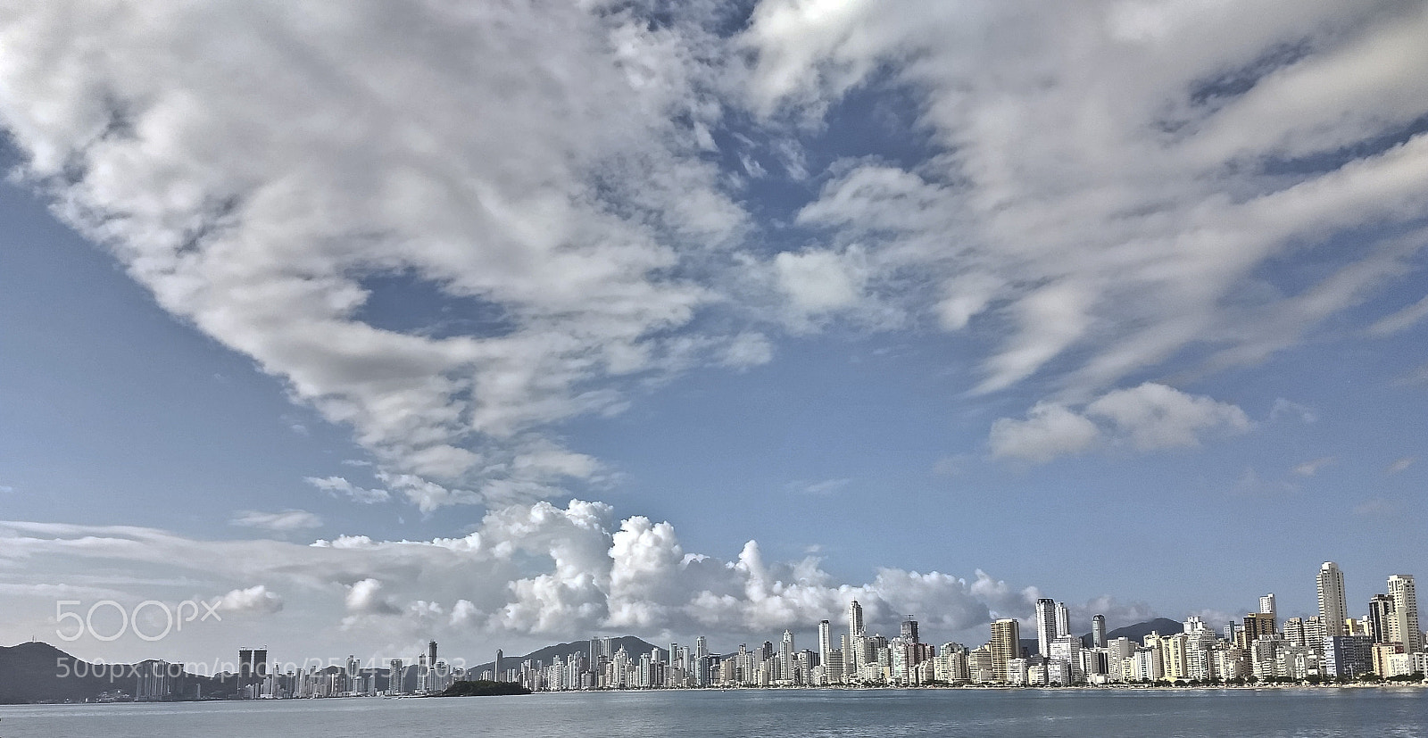 Motorola Moto Z (2) Play sample photo. A cidade sob as photography