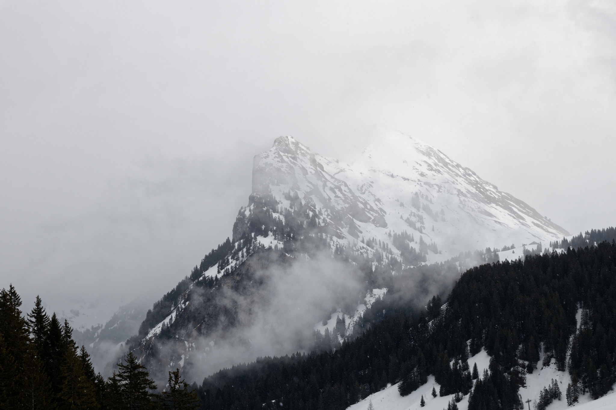 Canon EOS 80D + Tamron SP AF 17-50mm F2.8 XR Di II LD Aspherical (IF) sample photo. Misty mountains photography