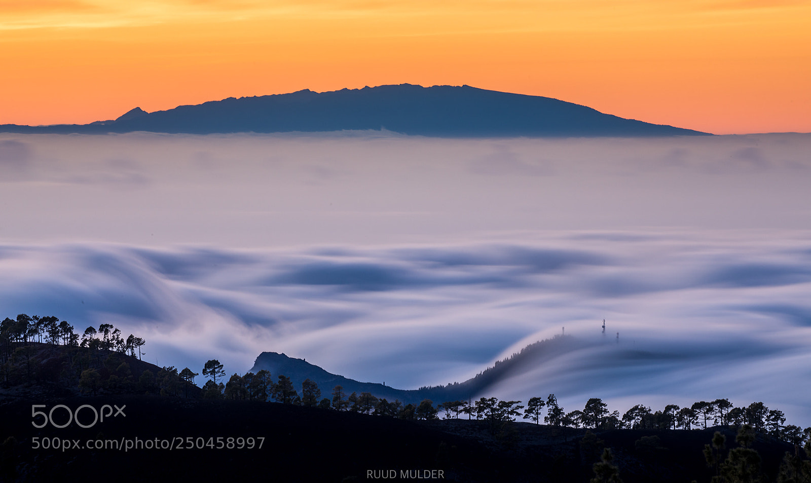 Canon EOS 5D Mark IV sample photo. Sunset above cloud waves photography
