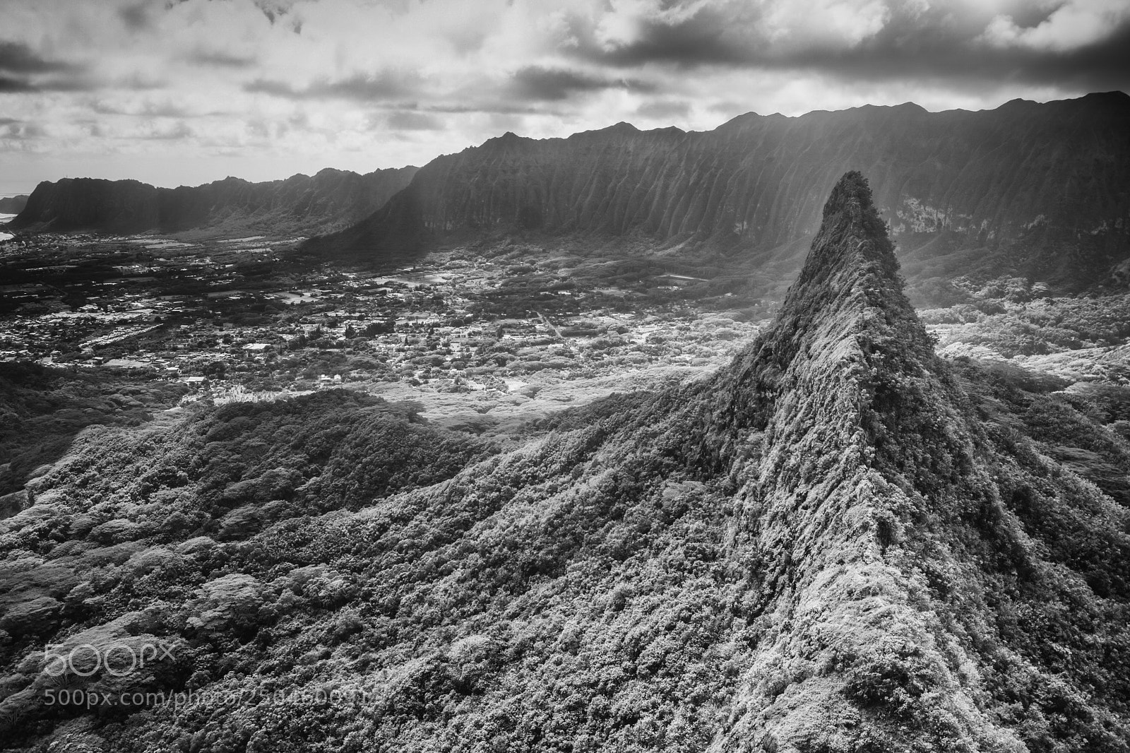 Sony ILCA-77M2 sample photo. Olomana's third peak photography