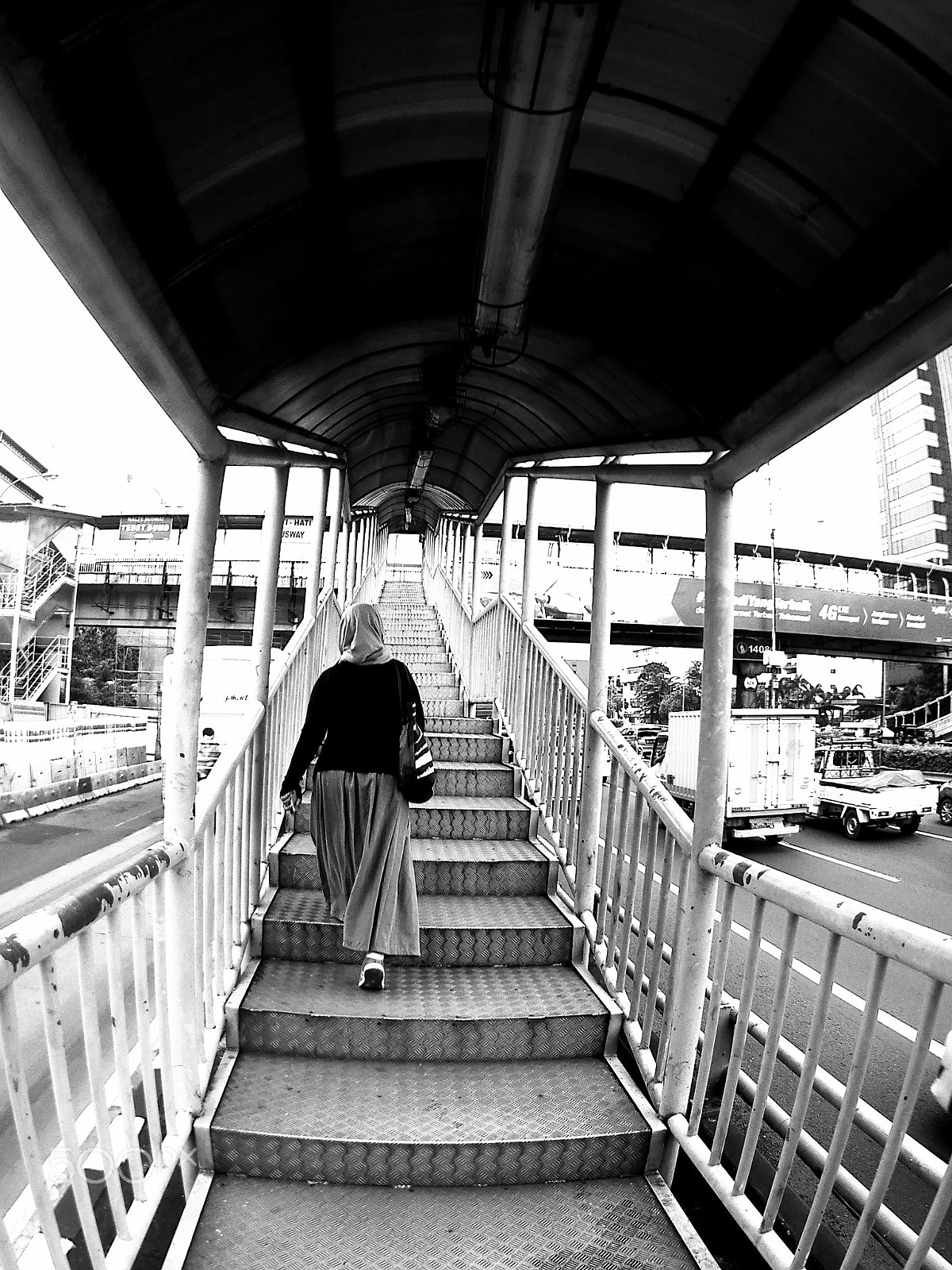 HDKing Q3H sample photo. Midle of highway photography